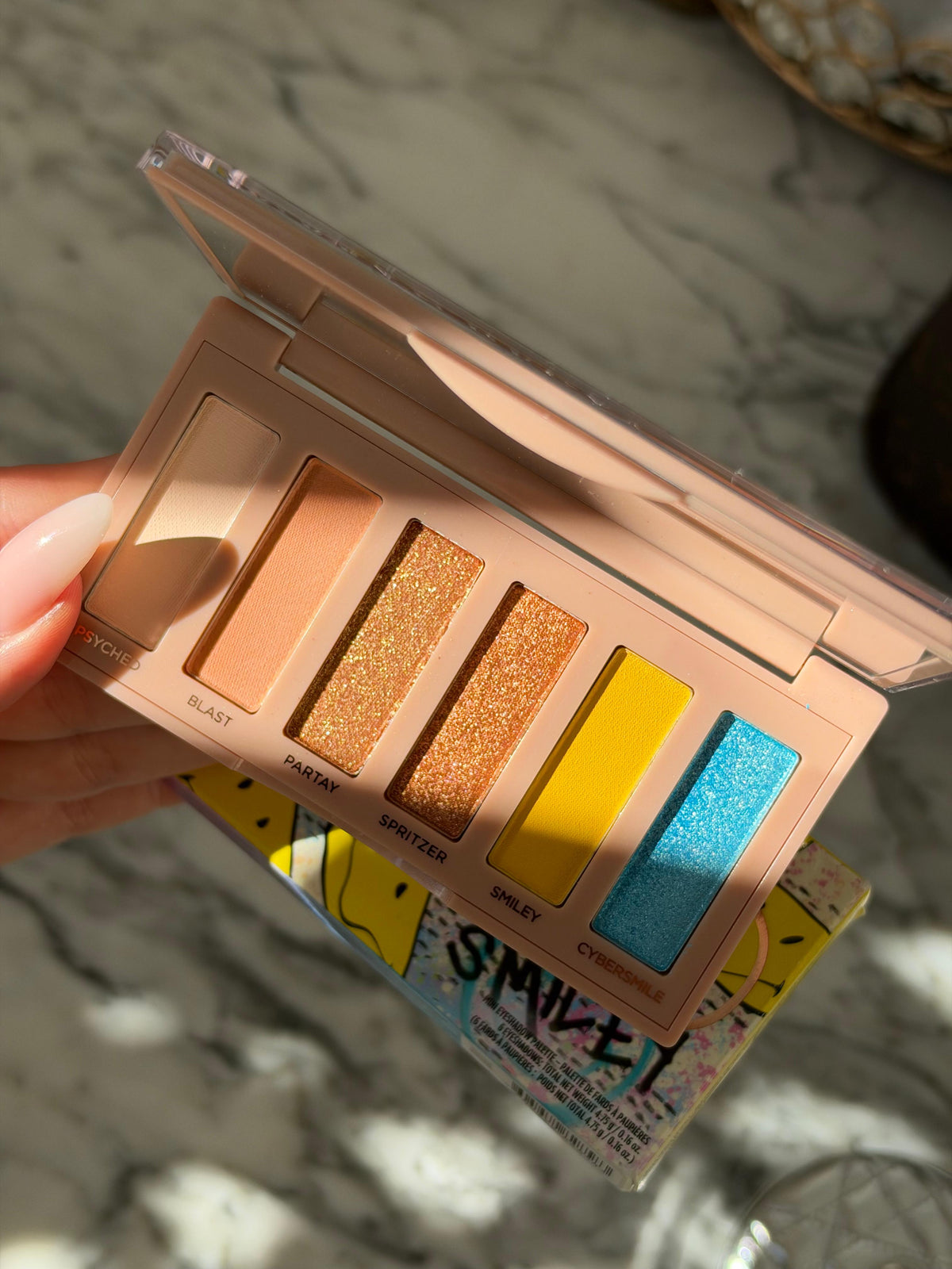 URBAN DECAY Naked Mucho Happy Mini Eyeshadow Palette - Smiley