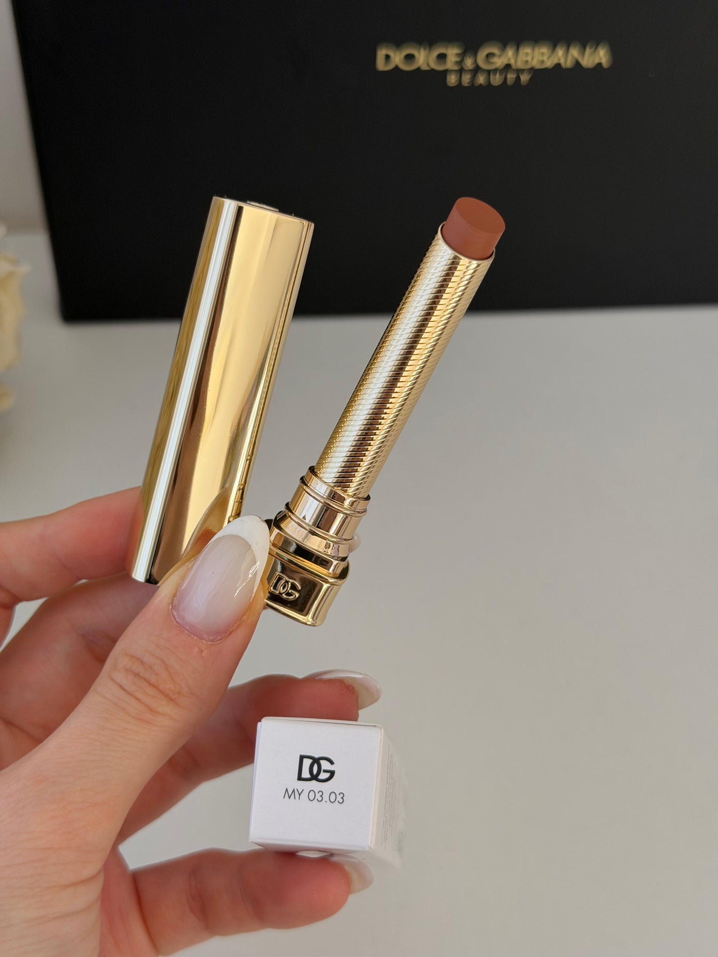 DOLCE&GABBANA My Sculpt Satin
Lasting Color & Hydration Lipstick Stylo - MY 03.03