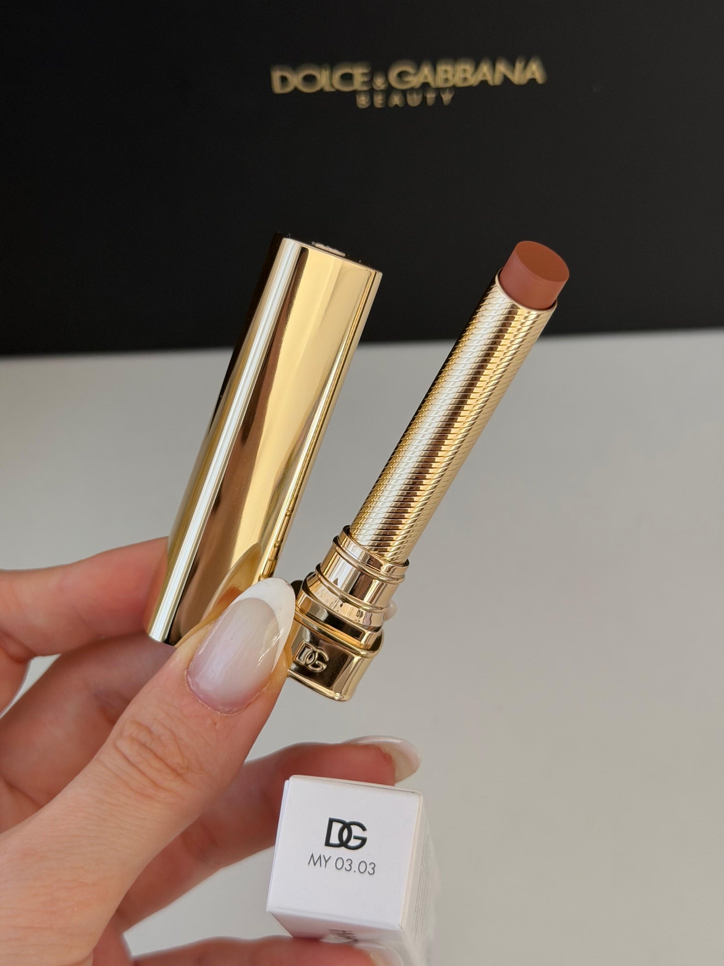 DOLCE&GABBANA My Sculpt Satin
Lasting Color & Hydration Lipstick Stylo - MY 03.03