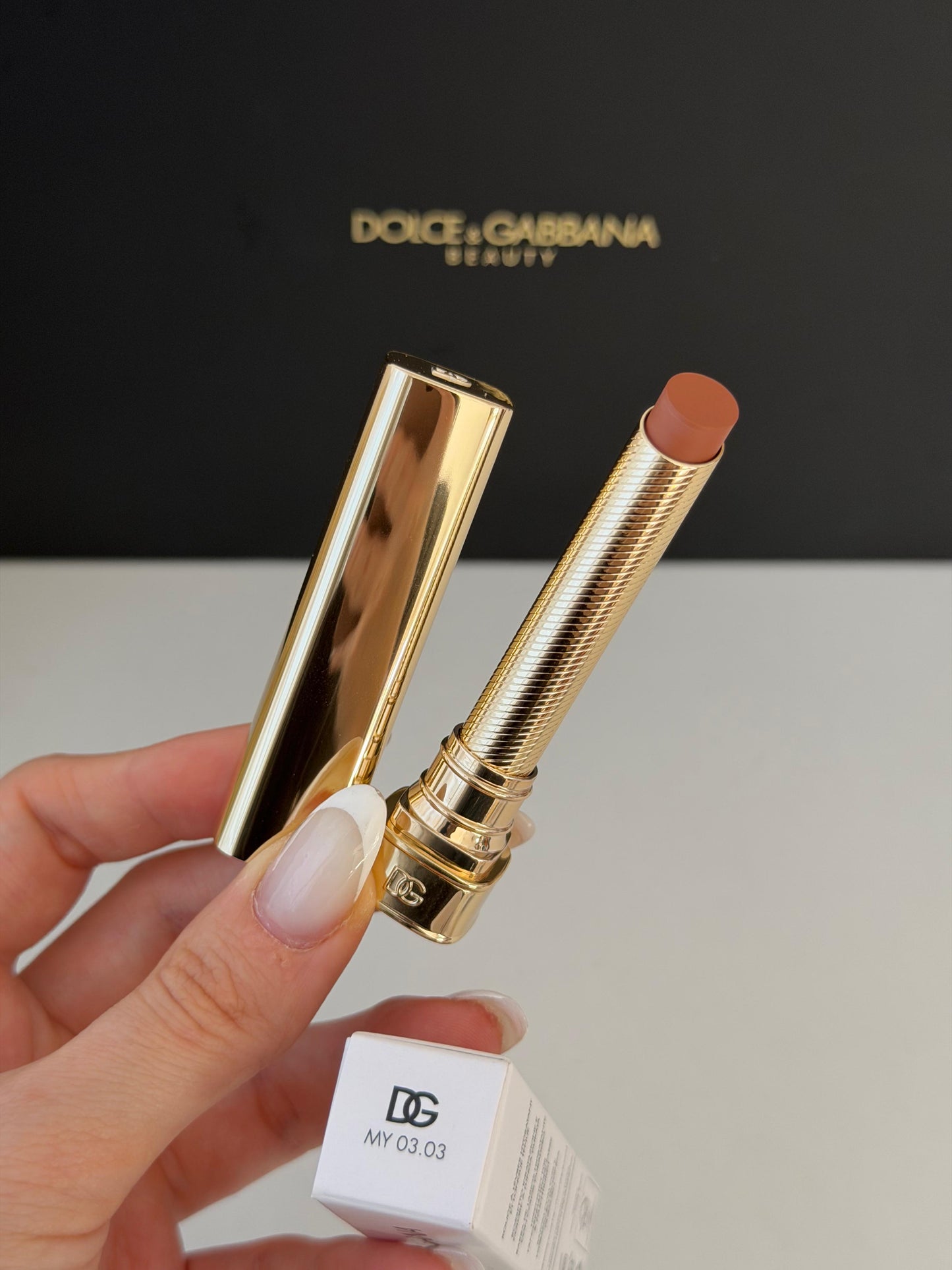 DOLCE&GABBANA My Sculpt Satin
Lasting Color & Hydration Lipstick Stylo - MY 03.03
