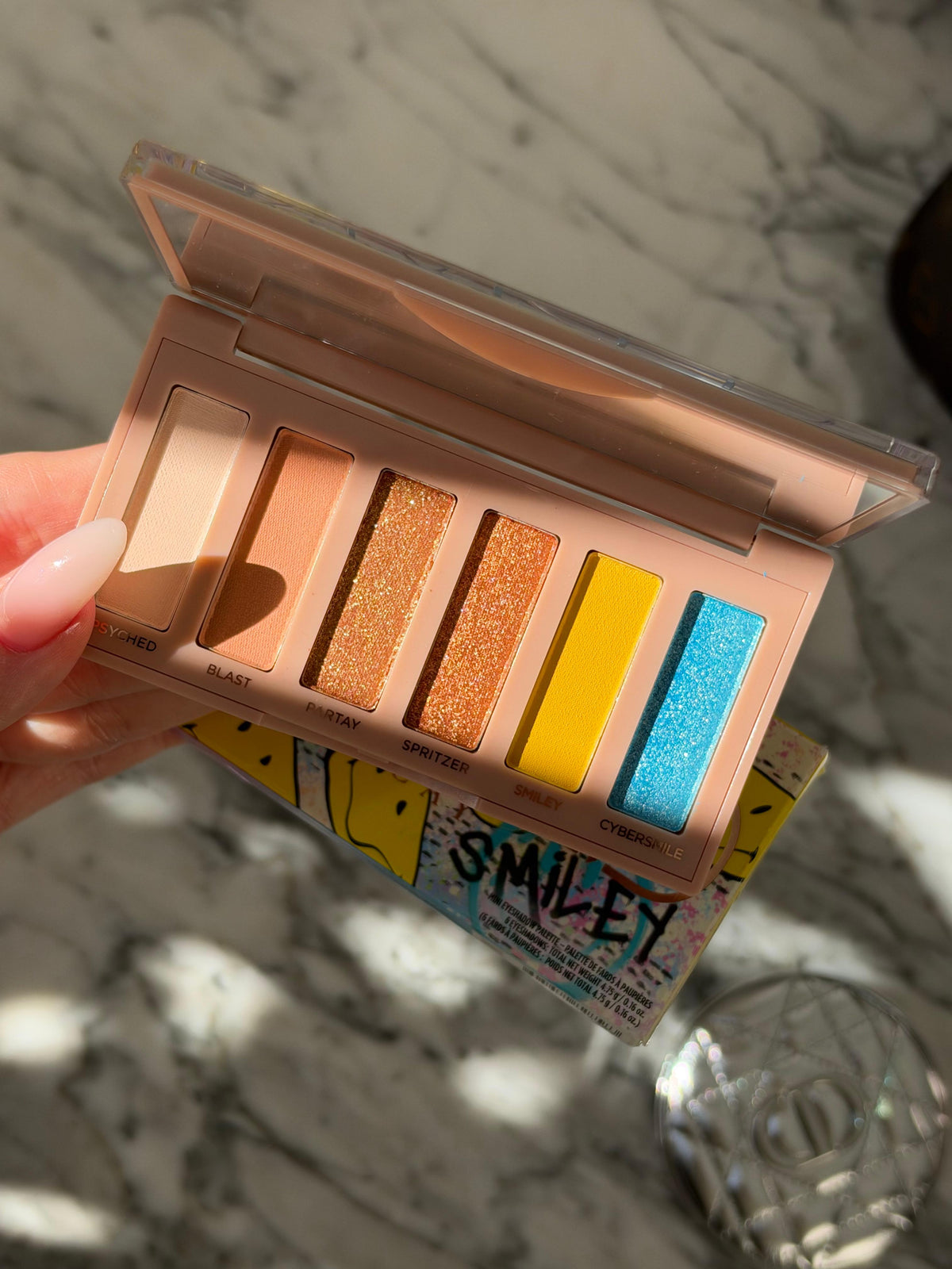 URBAN DECAY Naked Mucho Happy Mini Eyeshadow Palette - Smiley