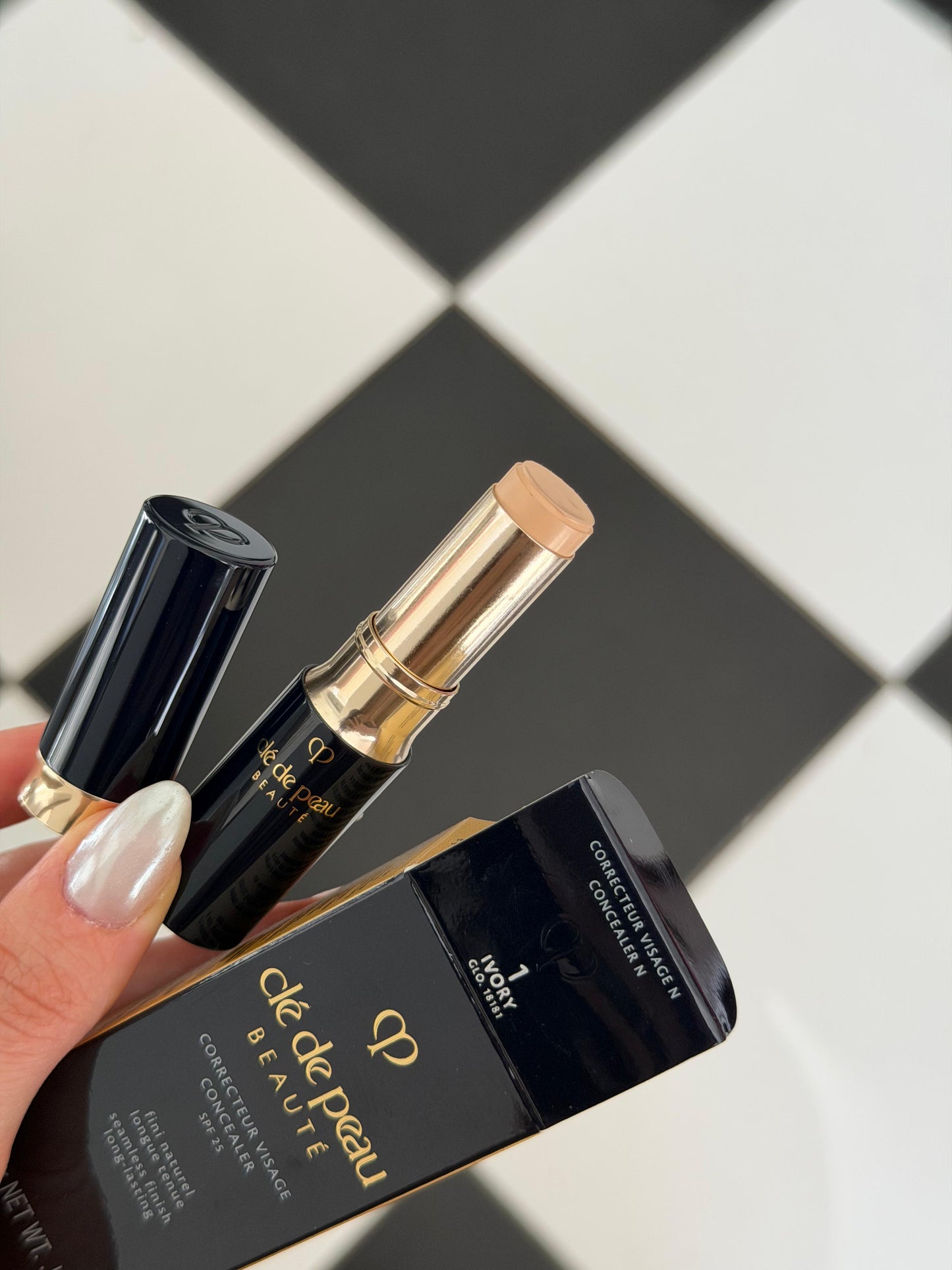 CLE DE PEAU Beauté
Corrective Concealer For Seamless Coverage