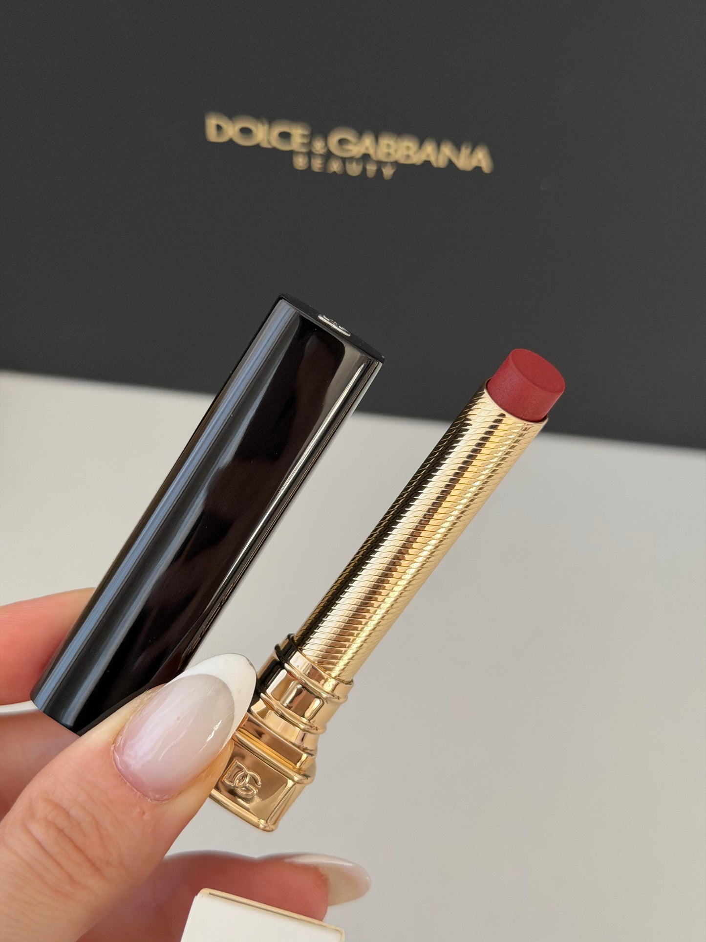 DOLCE&GABBANA My Comfy Matte Lipstick - My 25.05
Instant Rich Color & Hydration Lip Stylo
