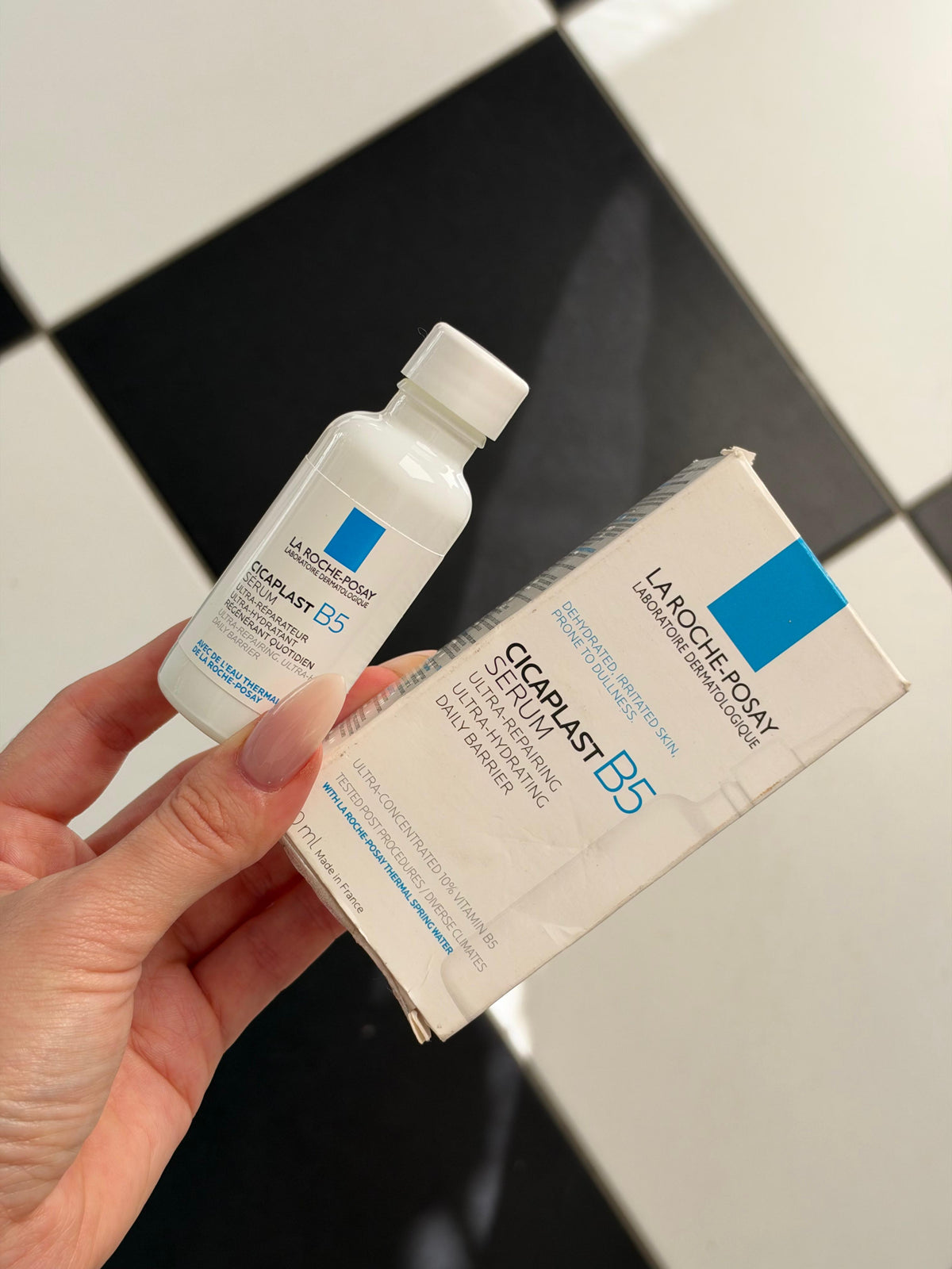 LA ROCHE-POSAY Cicaplast B5 Serum
For Hydrating And Repairing Skin Barrier