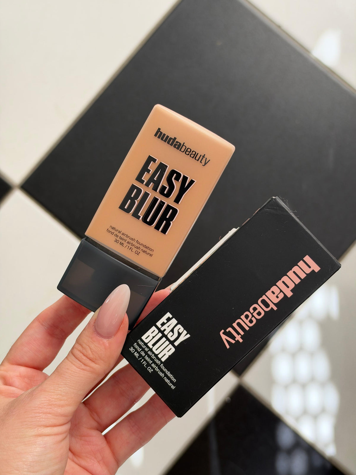 HUDA BEAUTY Easy Blur Natural Airbrush Foundation - Baklava 340G