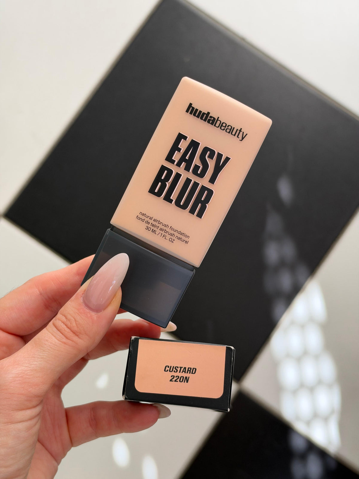HUDA BEAUTY Easy Blur Natural Airbrush Foundation - Custard 220N
