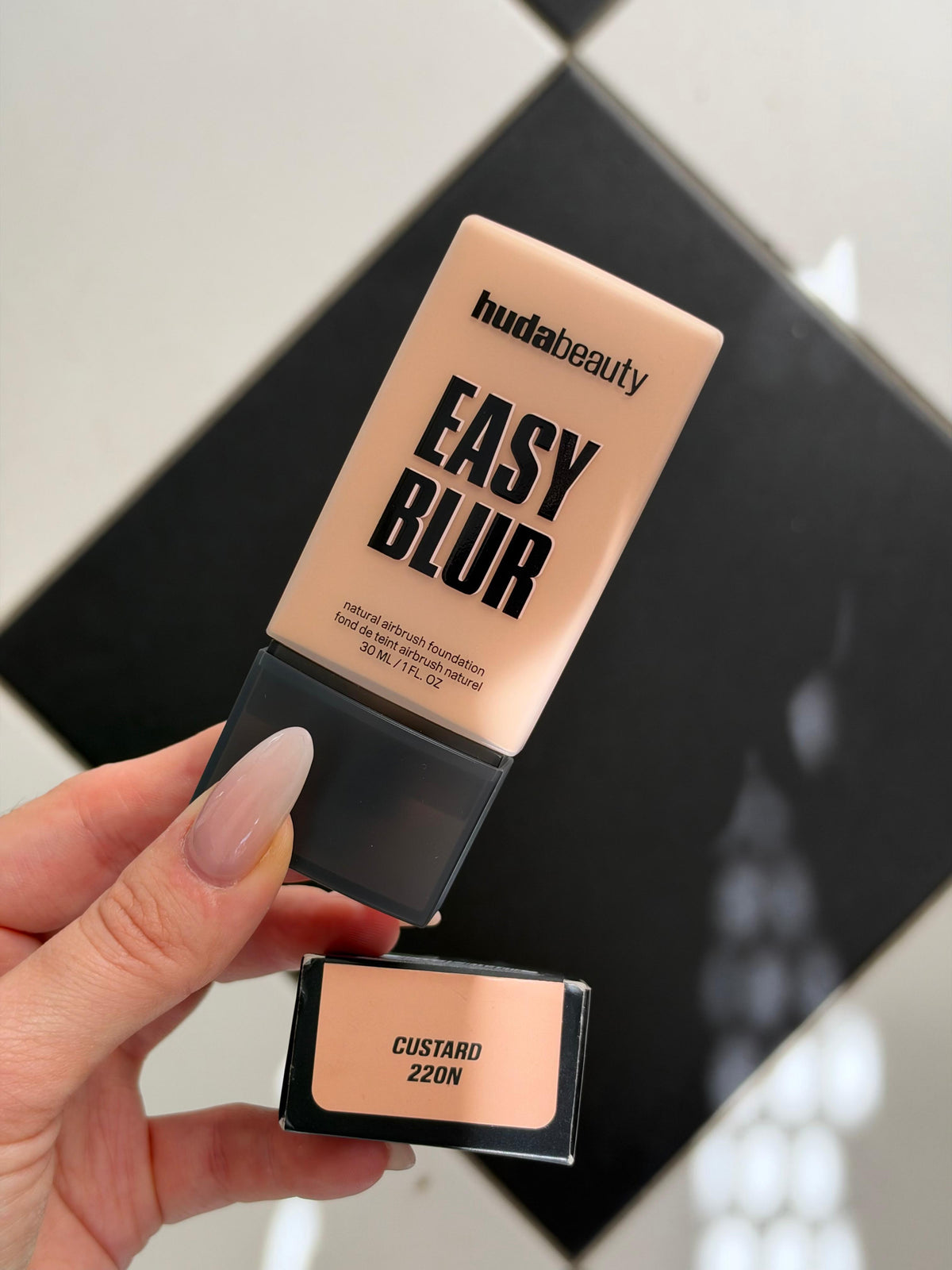 HUDA BEAUTY Easy Blur Natural Airbrush Foundation - Custard 220N