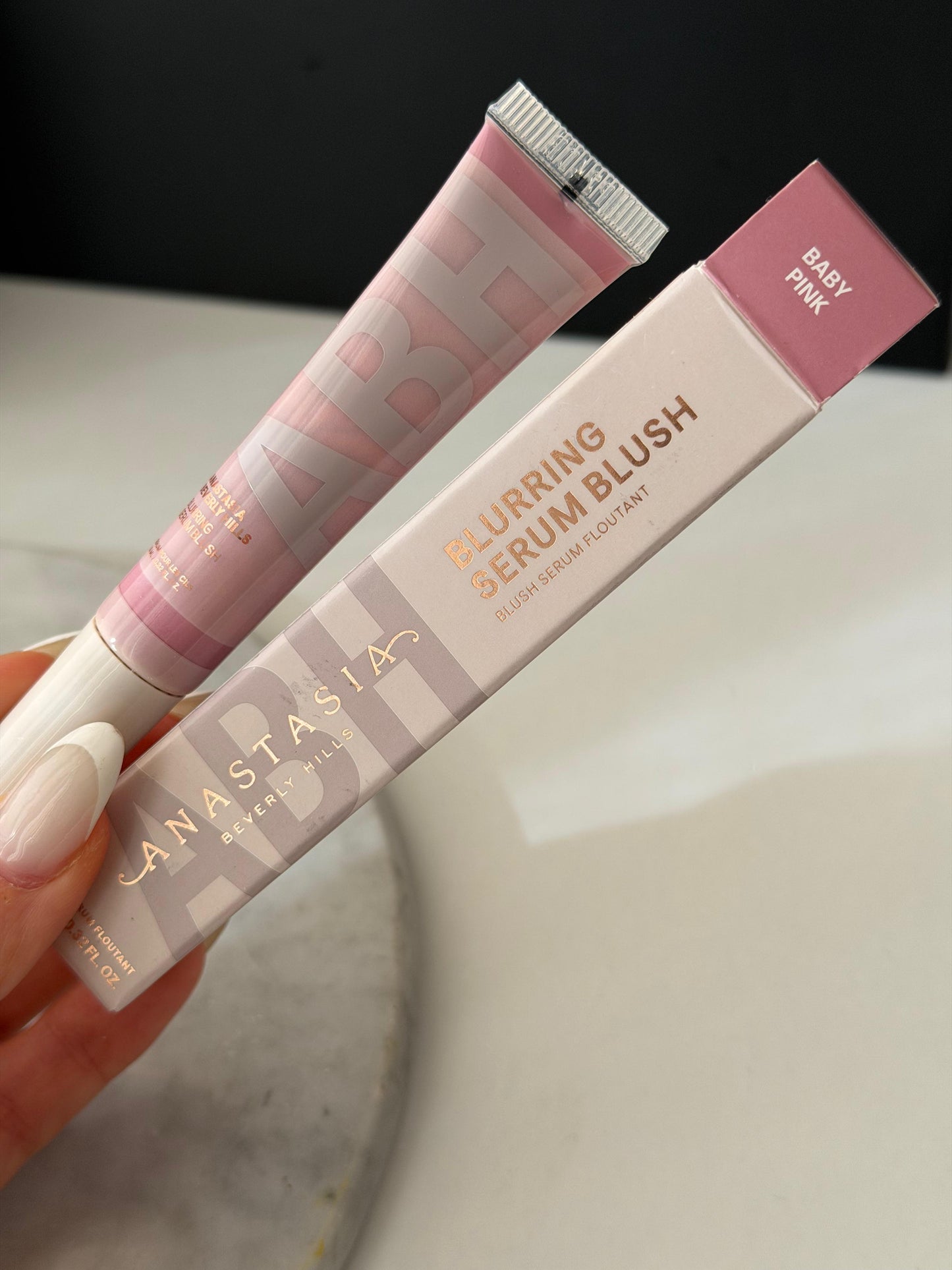 ANASTASIA Blurring Serum Blush - Baby Pink
Enriched Liquid, Hydrating And soft-Matte Finish