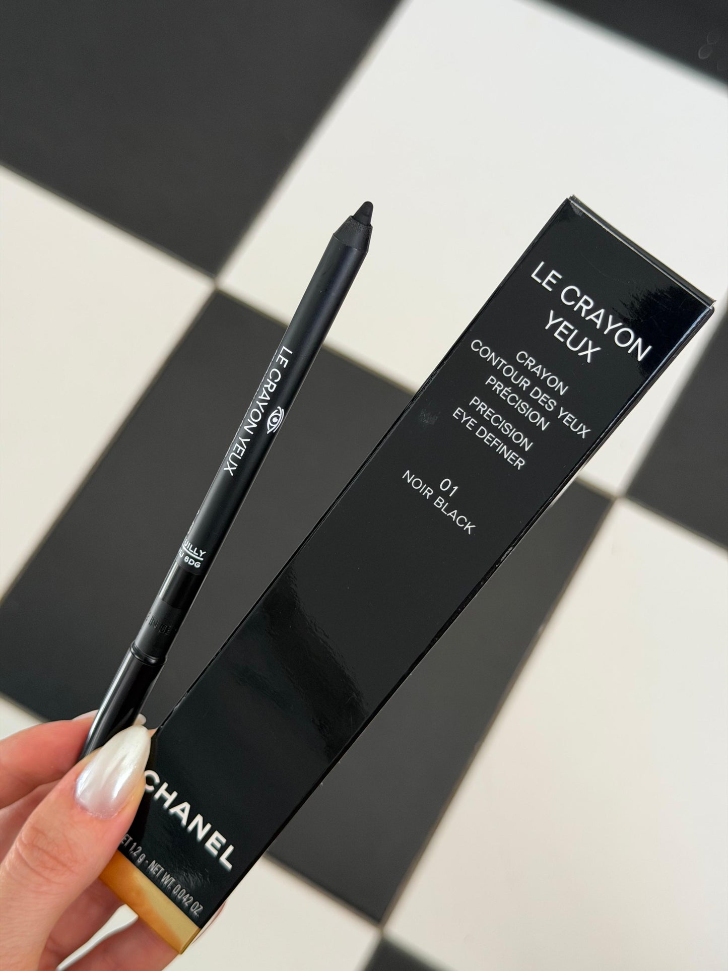 CHANEL Precision Eye Definer - Le Crayon Yeux (01)