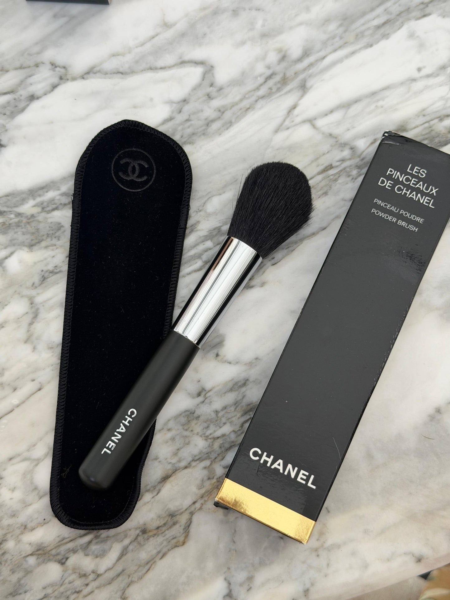 CHANEL Les Pinceaux De Chanel
Powder Brush
