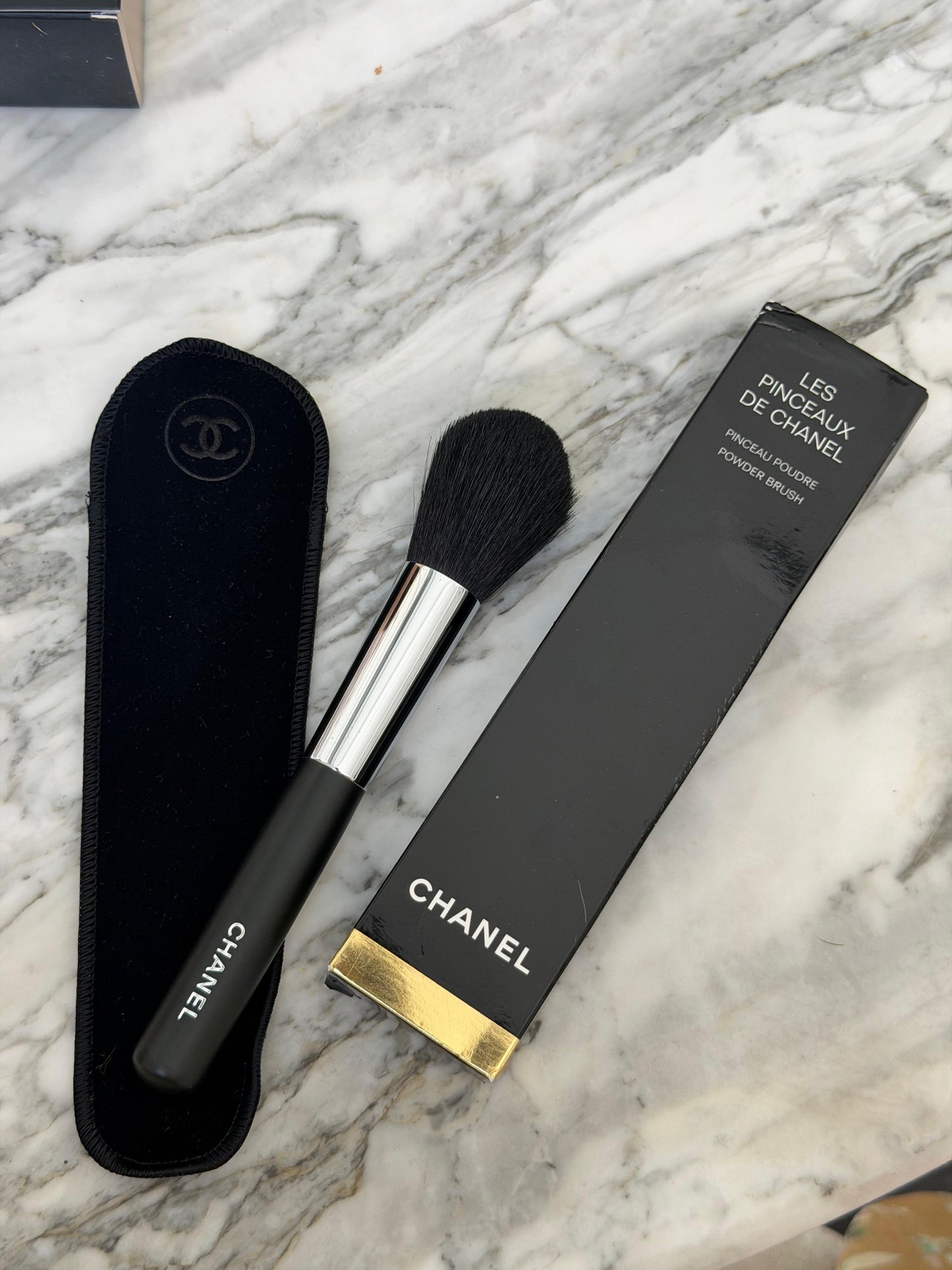 CHANEL Les Pinceaux De Chanel
Powder Brush