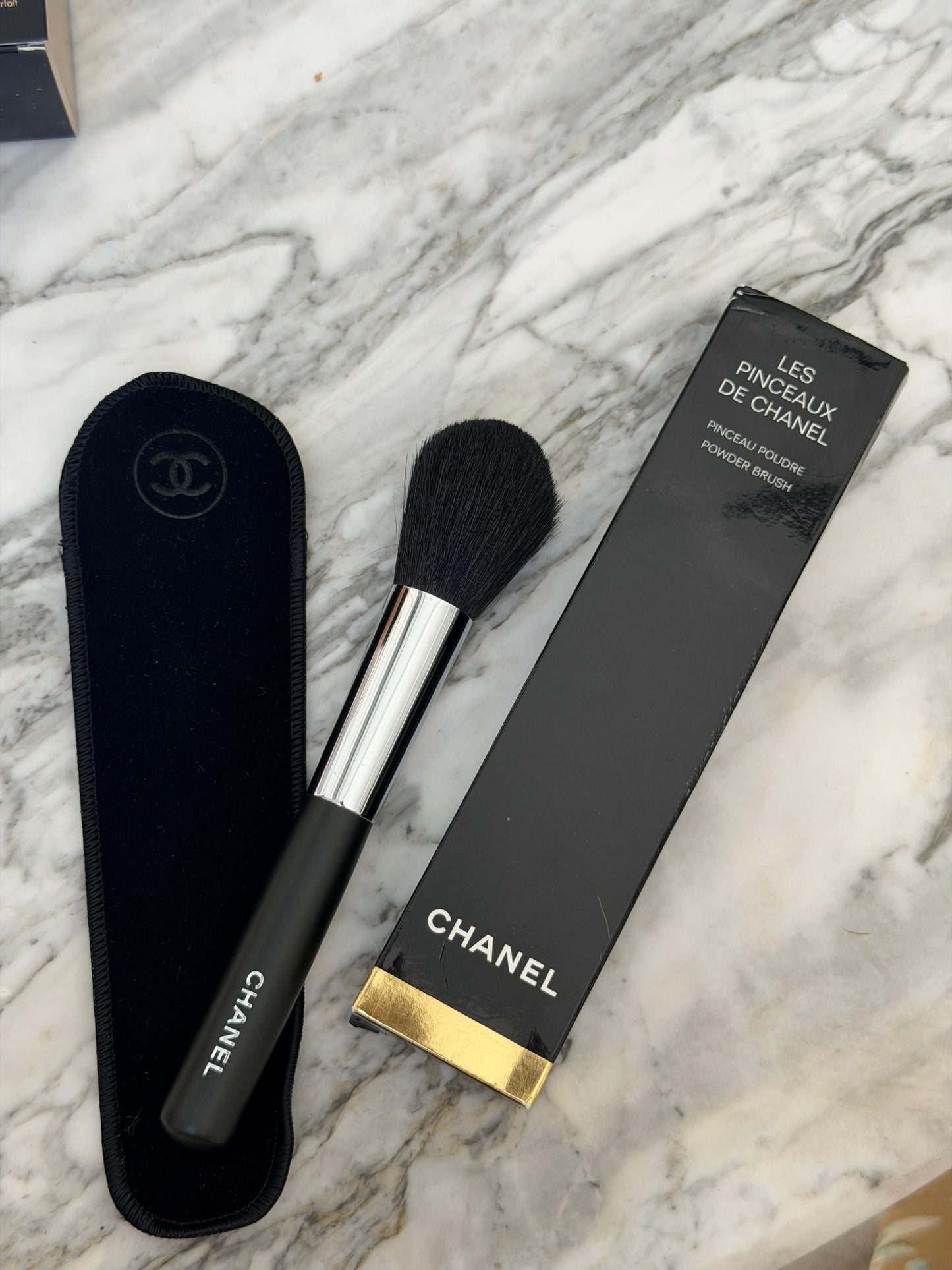 CHANEL Les Pinceaux De Chanel
Powder Brush