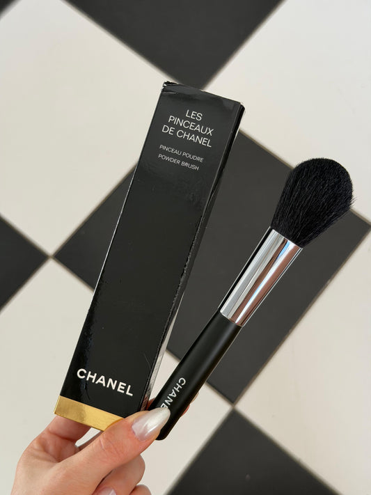 CHANEL Les Pinceaux De Chanel
Powder Brush
