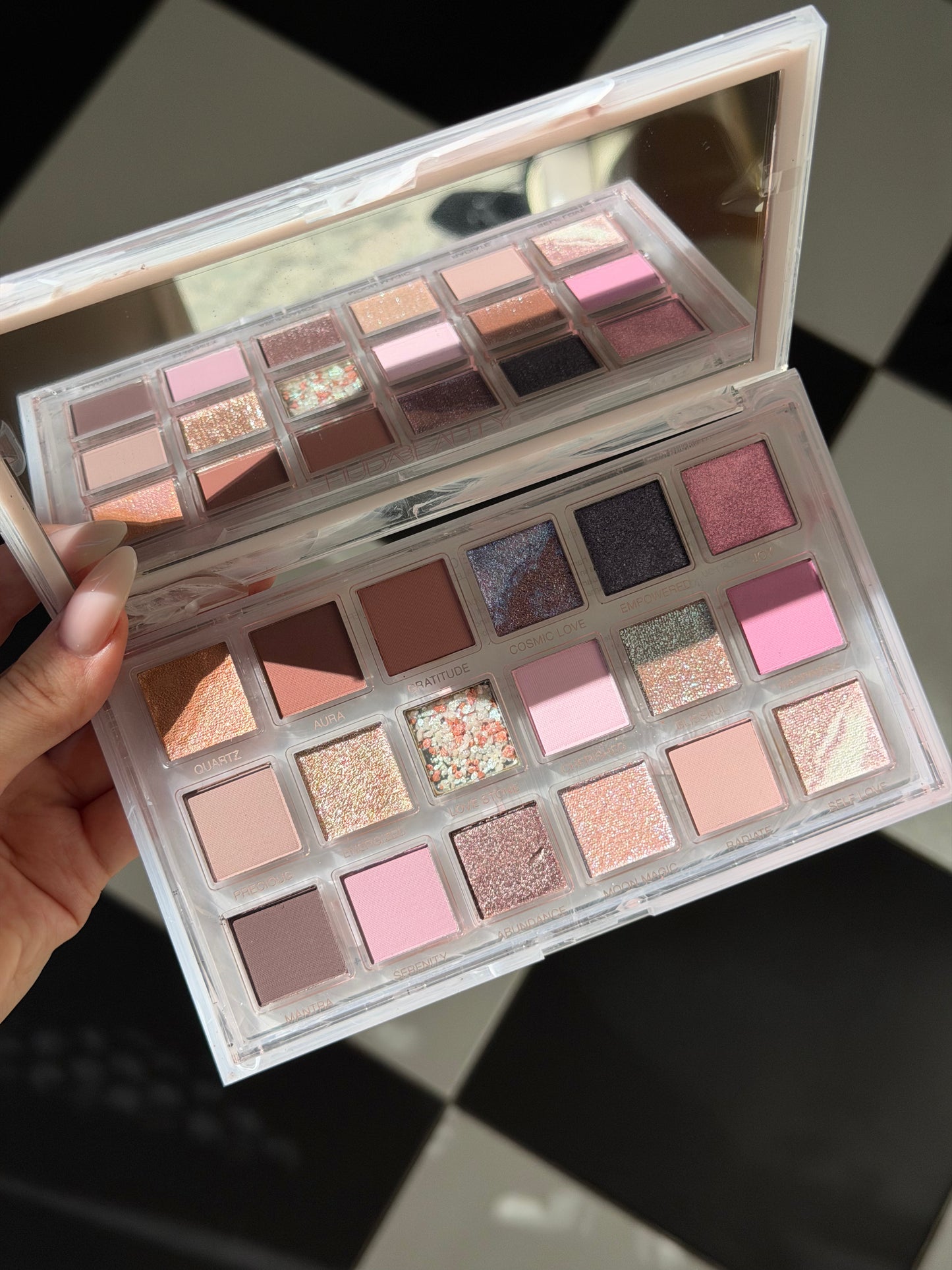 HUDA BEAUTY Rose Quartz Eye Shadow Palette