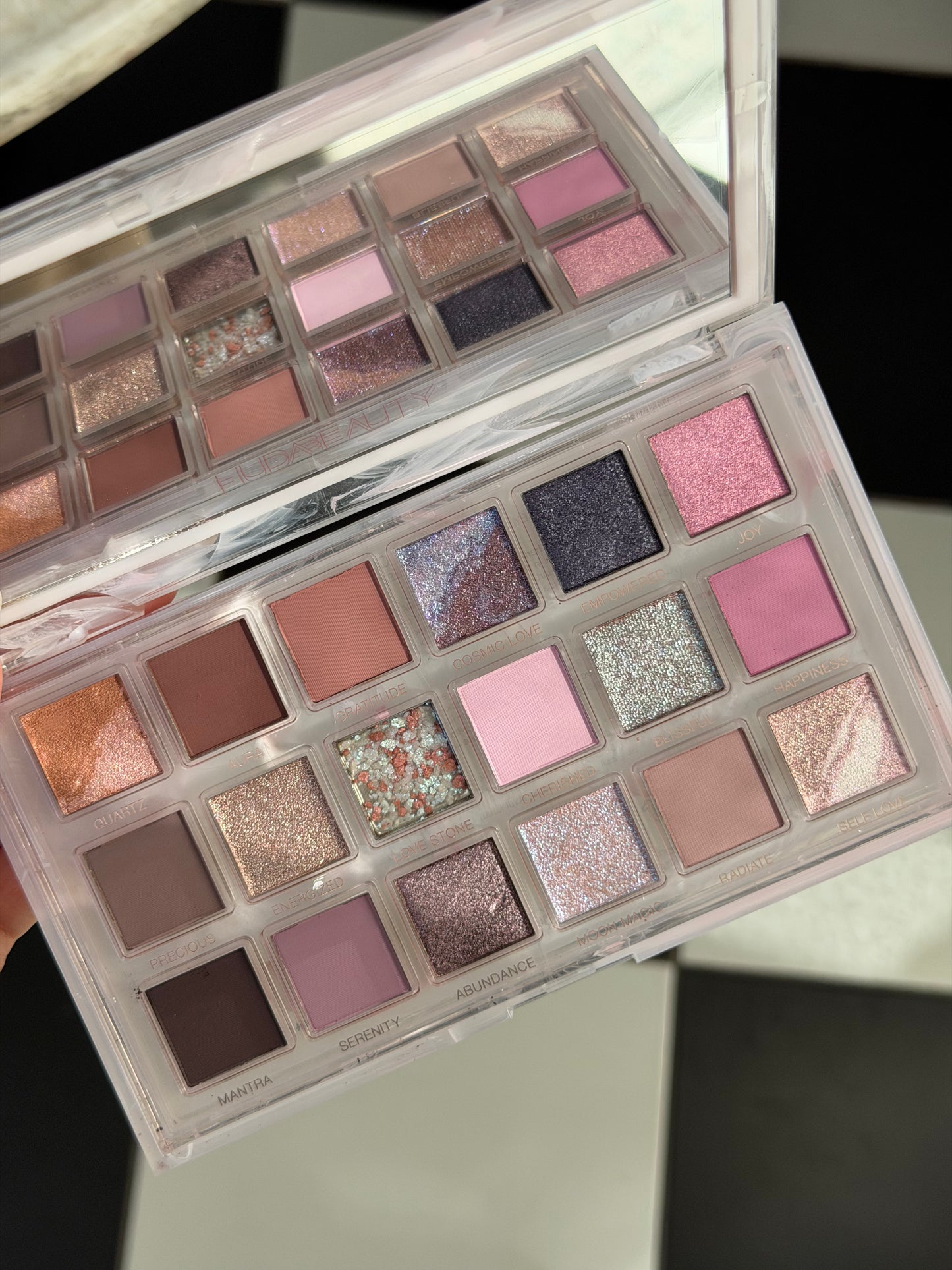 HUDA BEAUTY Rose Quartz Eye Shadow Palette
