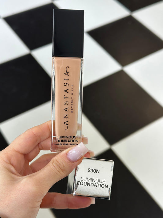 ANASTASIA BEVERLY HILLS
Luminous Foundation
Medium-Coverage Liquid Foundation, Luminous Finish