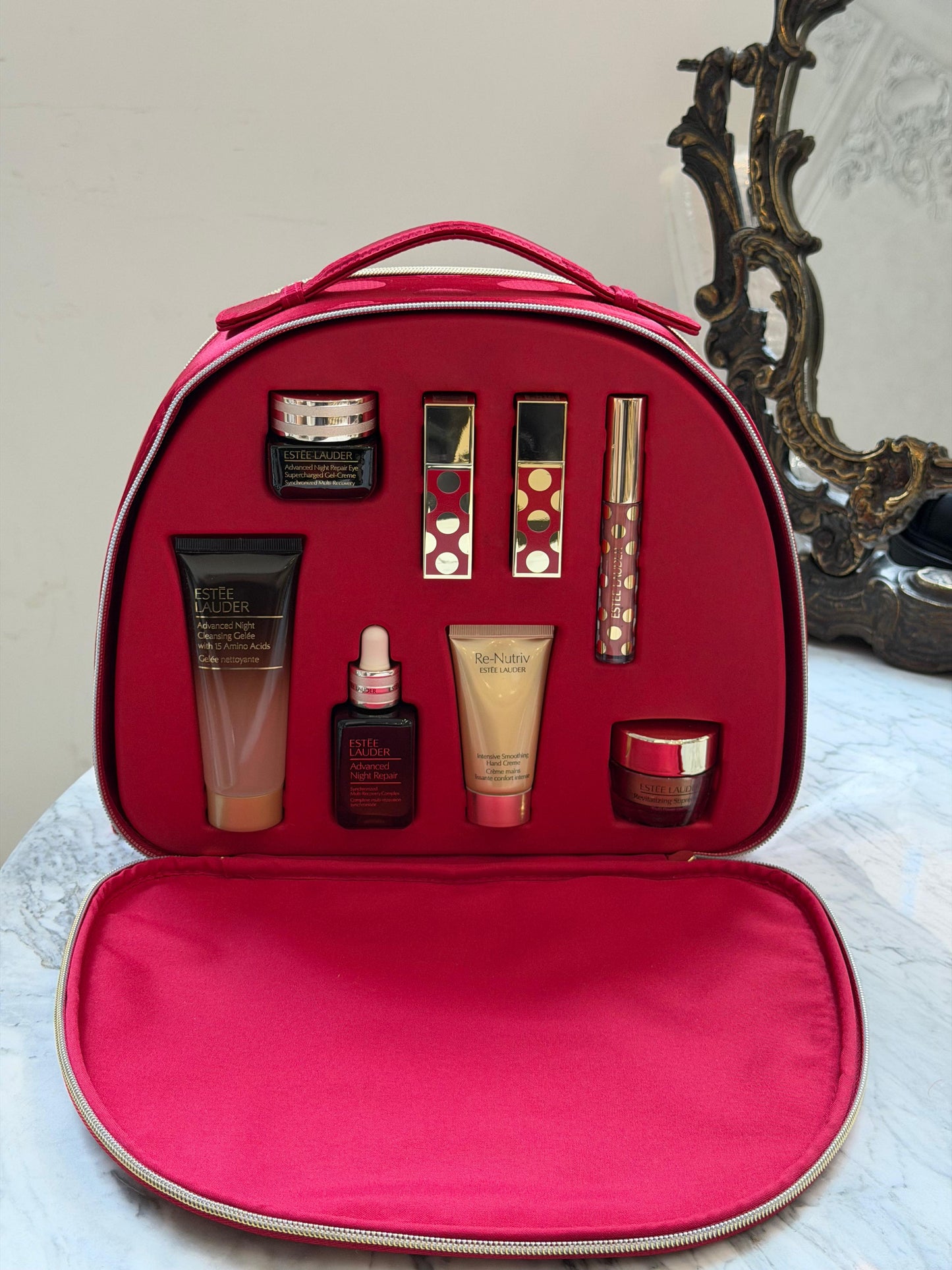 ESTEE LAUDER Complete Gift Set (11 Beauty Favorites Including 5 Full Sizes + More)