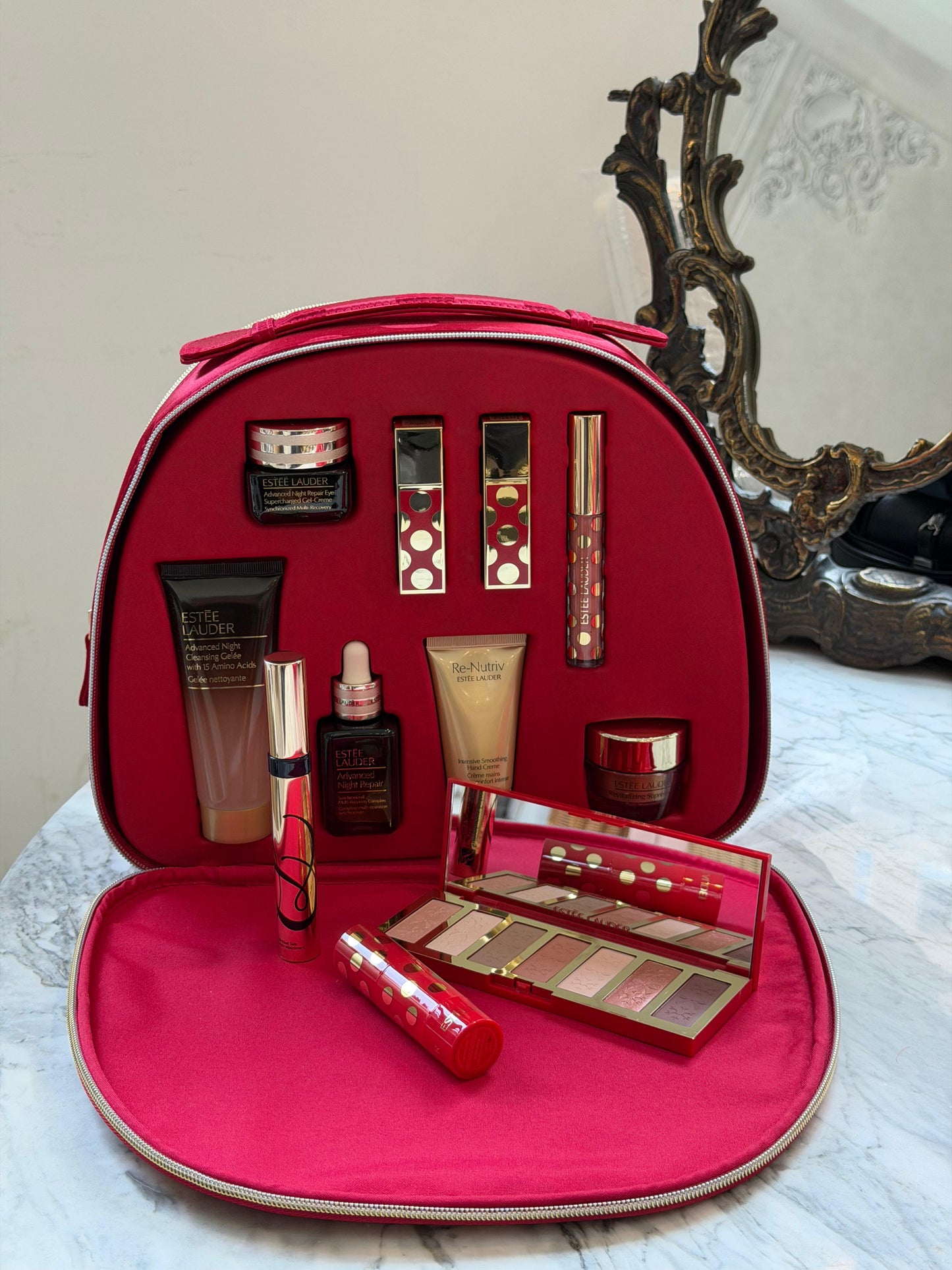 ESTEE LAUDER Complete Gift Set (11 Beauty Favorites Including 5 Full Sizes + More)