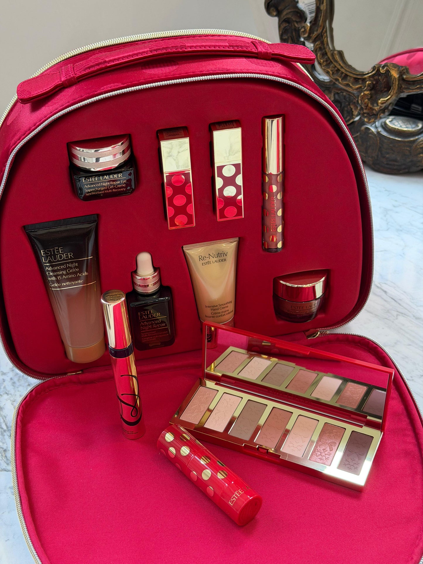 ESTEE LAUDER Complete Gift Set (11 Beauty Favorites Including 5 Full Sizes + More)