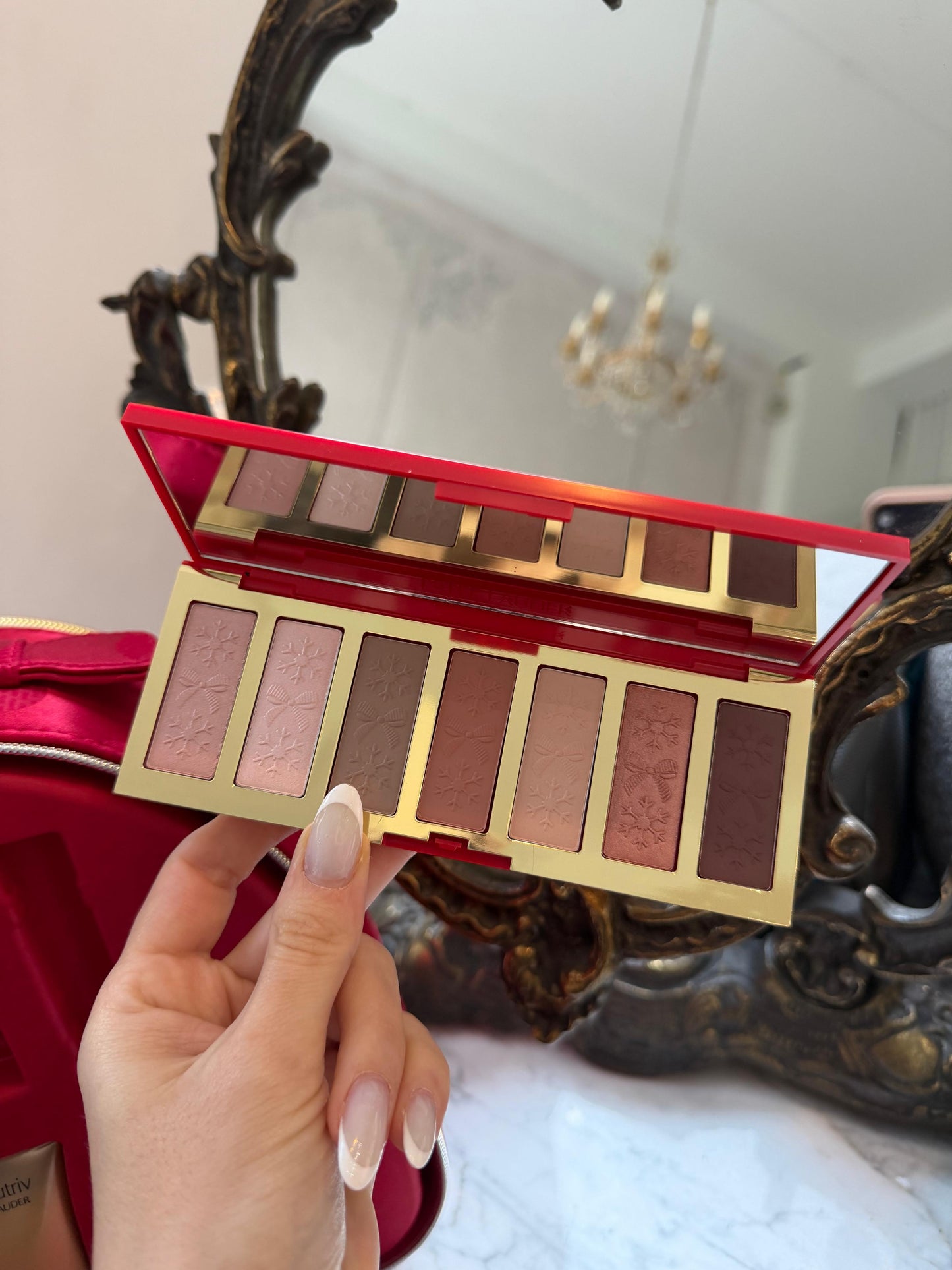 ESTEE LAUDER Complete Gift Set (11 Beauty Favorites Including 5 Full Sizes + More)