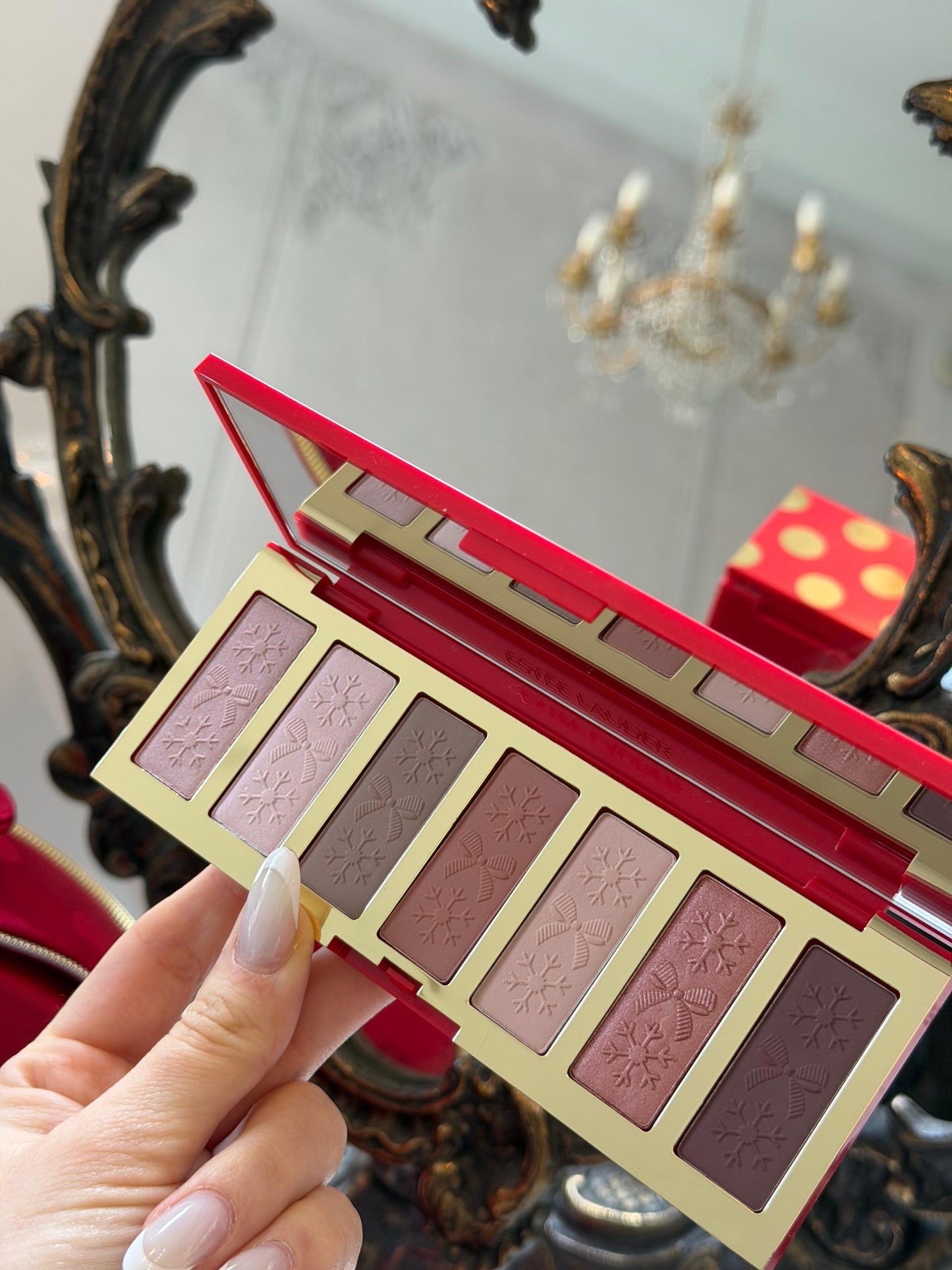 ESTEE LAUDER Complete Gift Set (11 Beauty Favorites Including 5 Full Sizes + More)