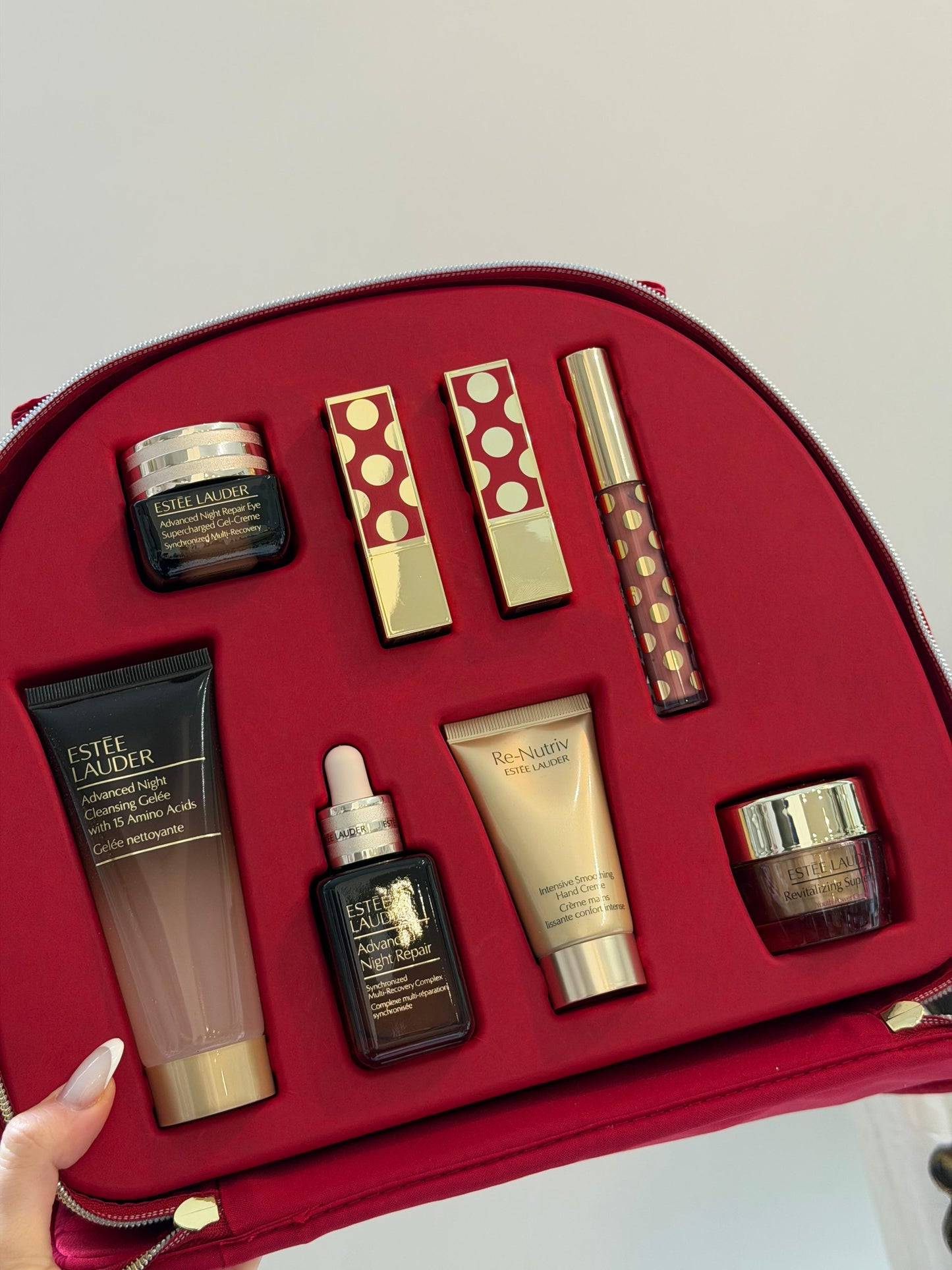 ESTEE LAUDER Complete Gift Set (11 Beauty Favorites Including 5 Full Sizes + More)