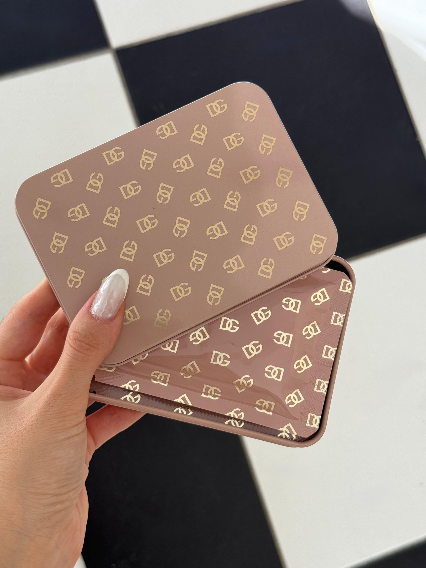 DOLCE&GABBANA No-Puff Caffeine Eye Patches
Depuffing & Brightening Eye Gel Pads