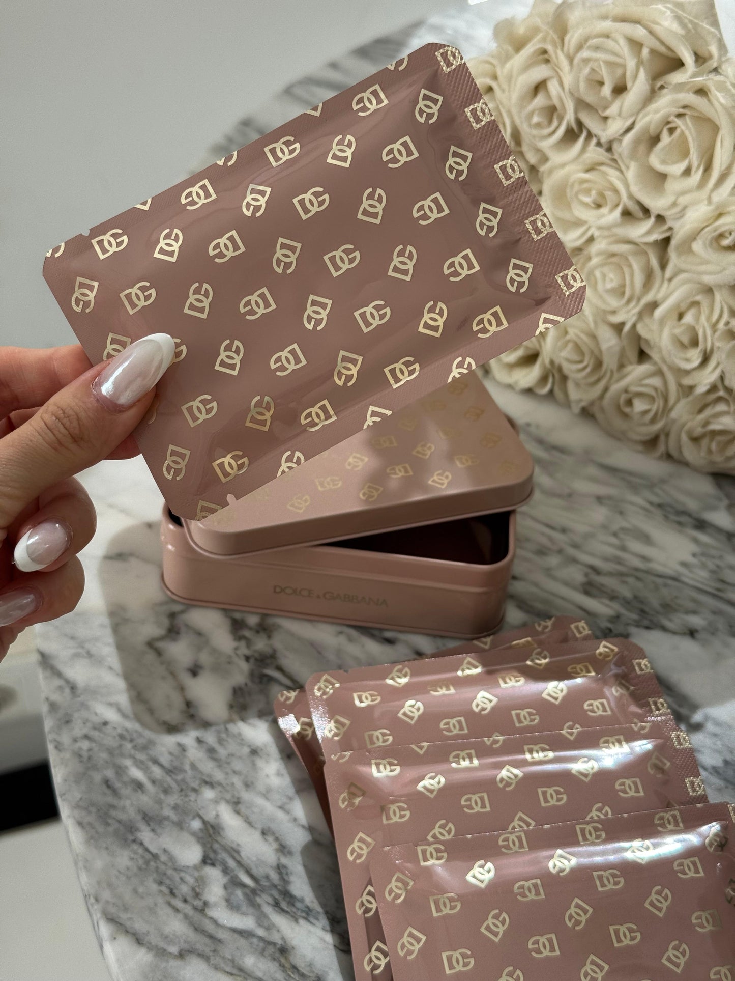 DOLCE&GABBANA No-Puff Caffeine Eye Patches
Depuffing & Brightening Eye Gel Pads
