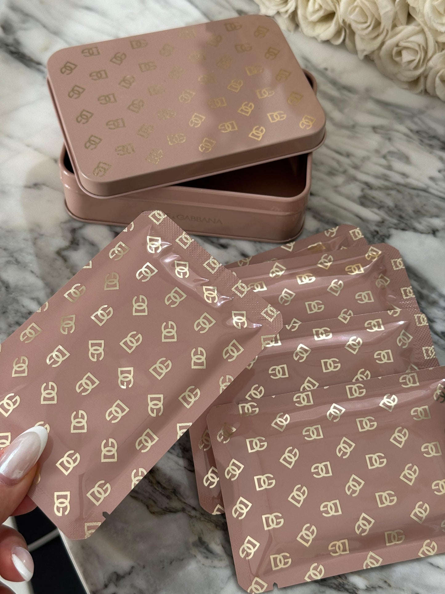 DOLCE&GABBANA No-Puff Caffeine Eye Patches
Depuffing & Brightening Eye Gel Pads