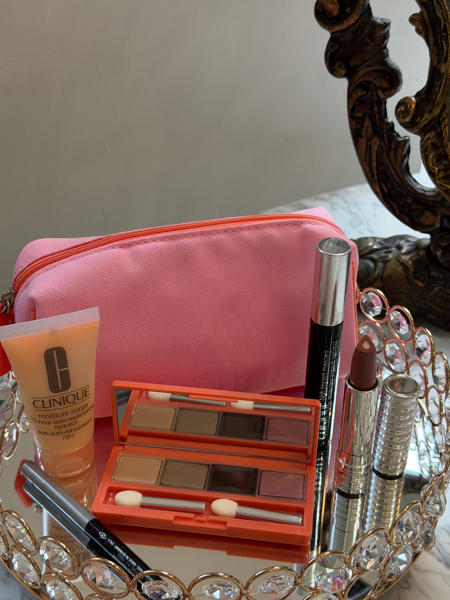 CLINIQUE
The Sweetest Thing Makeup Gift Set