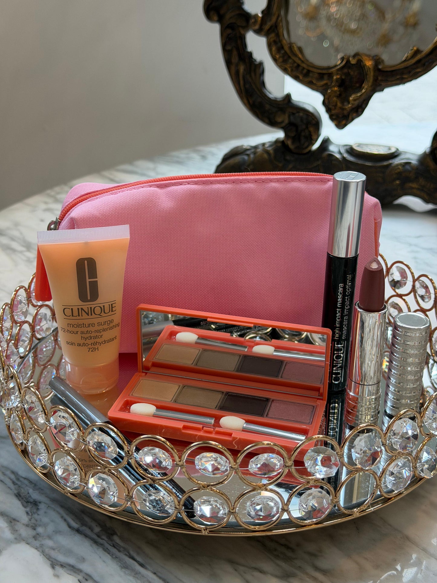 CLINIQUE
The Sweetest Thing Makeup Gift Set