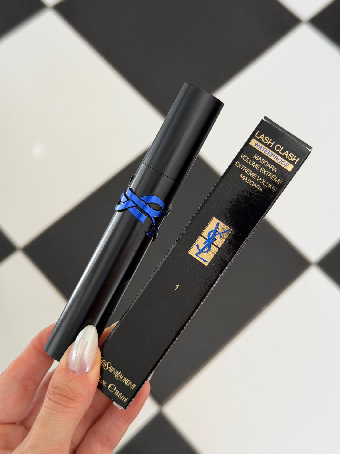 YSL
Lash Clash Extreme Volume Waterproof Mascara - Black
