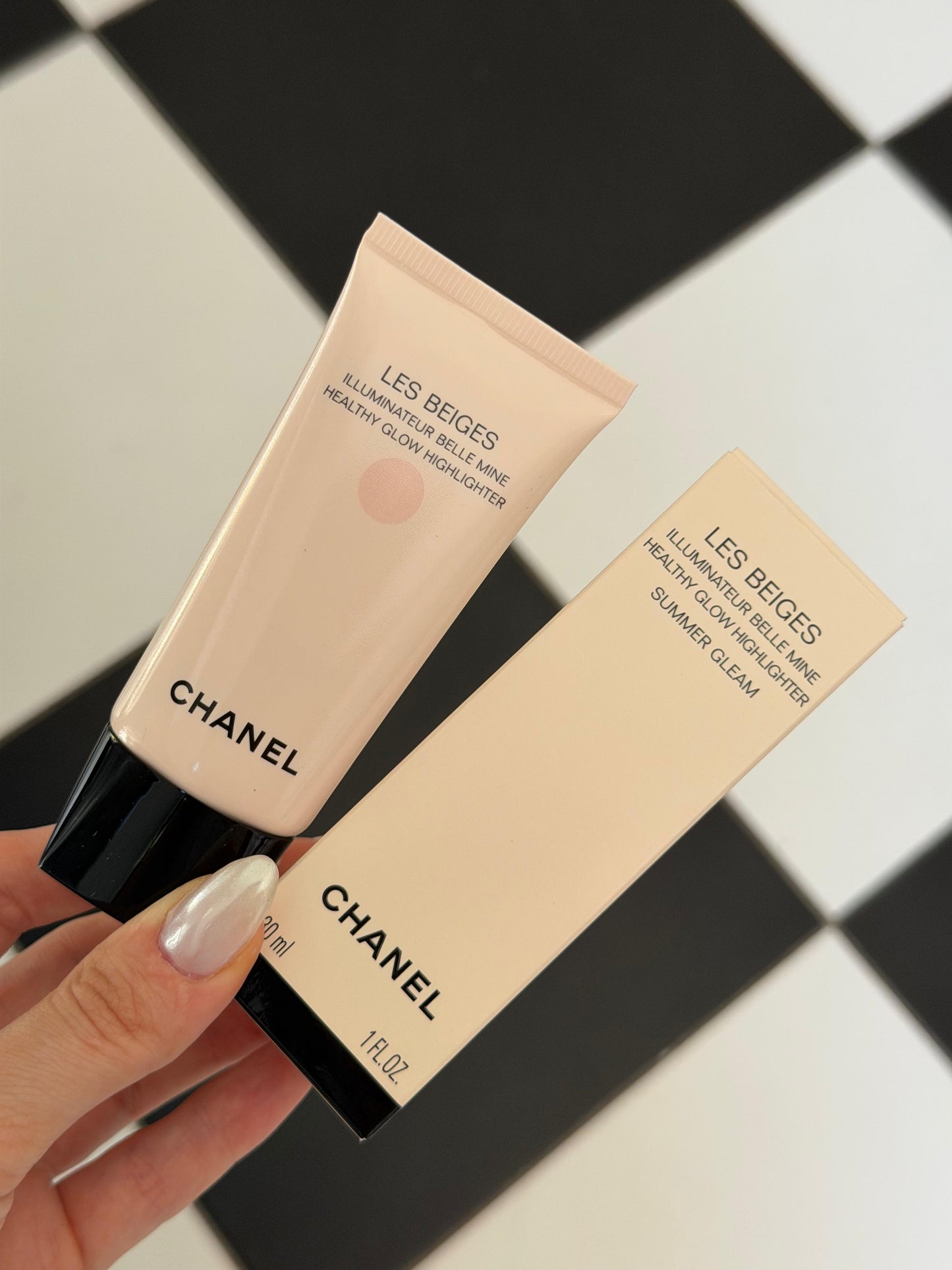 CHANEL Les Beiges Belle Mine
Healthy Glow Highlighter - Summer Gleam
