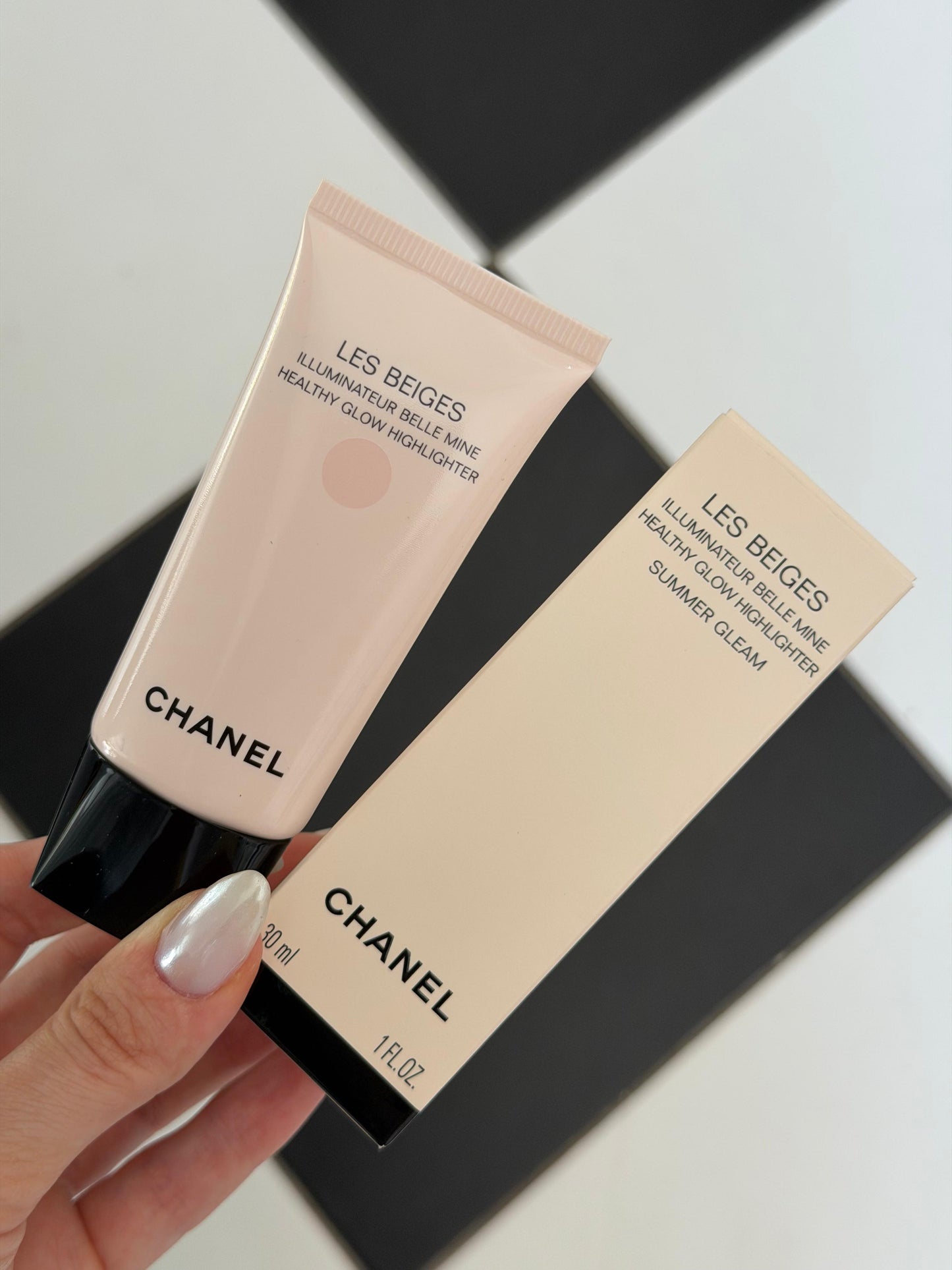 CHANEL Les Beiges Belle Mine
Healthy Glow Highlighter - Summer Gleam