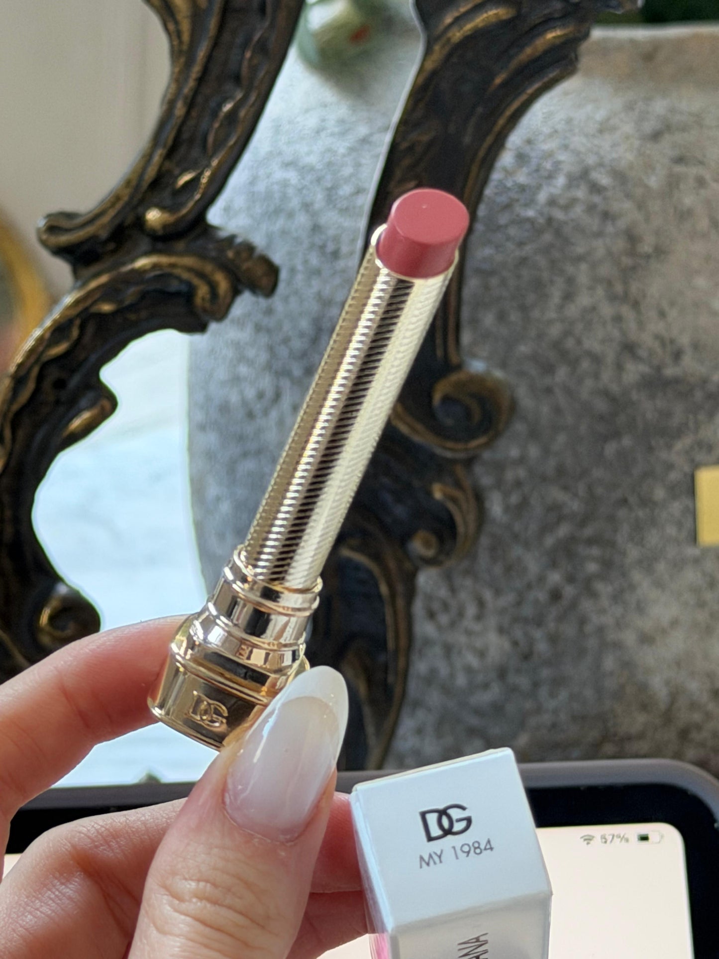 DOLCE&GABBANA My Juicy Sheer Lipstick - My 1984
Instant Shine & Hydration Lip Stylo