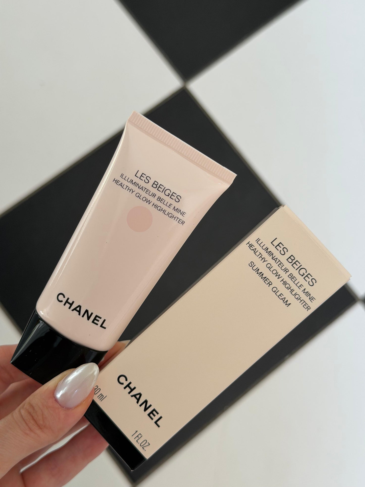 CHANEL Les Beiges Belle Mine
Healthy Glow Highlighter - Summer Gleam