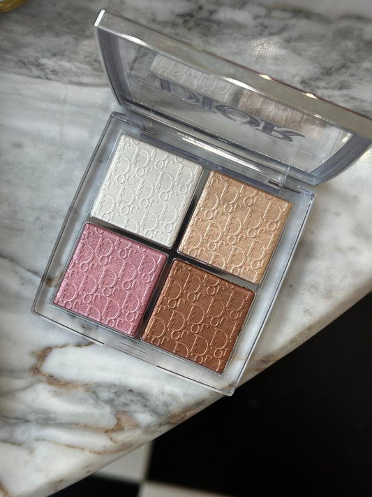 DIOR Backstage Glow Face Palette
Multi-Use Illuminating Makeup Palette - Highlight and Blush 001 Universal