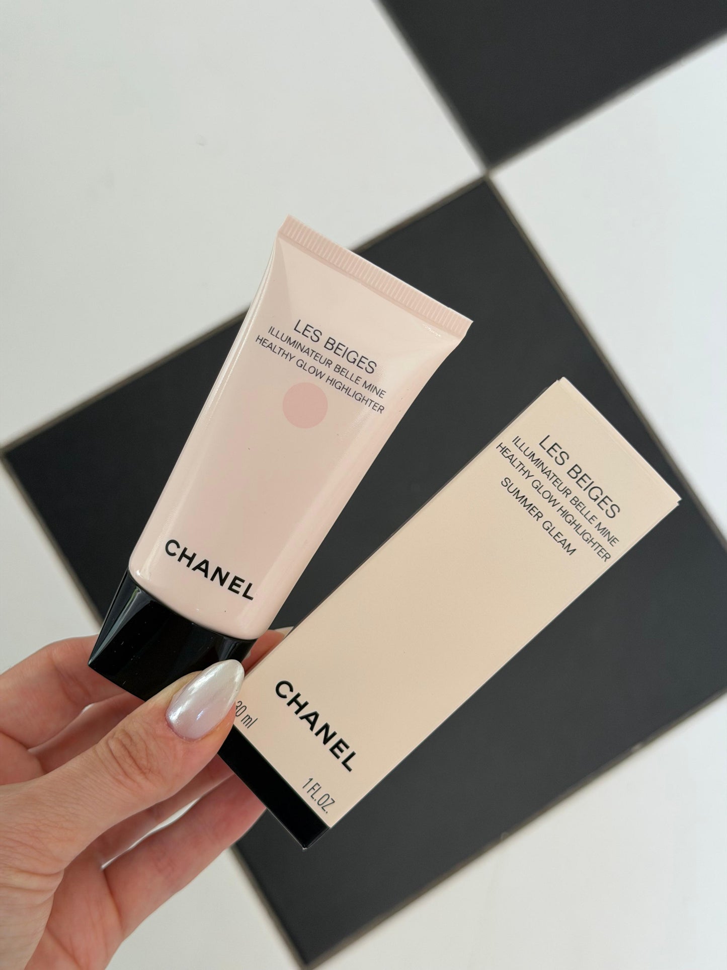 CHANEL Les Beiges Belle Mine
Healthy Glow Highlighter - Summer Gleam