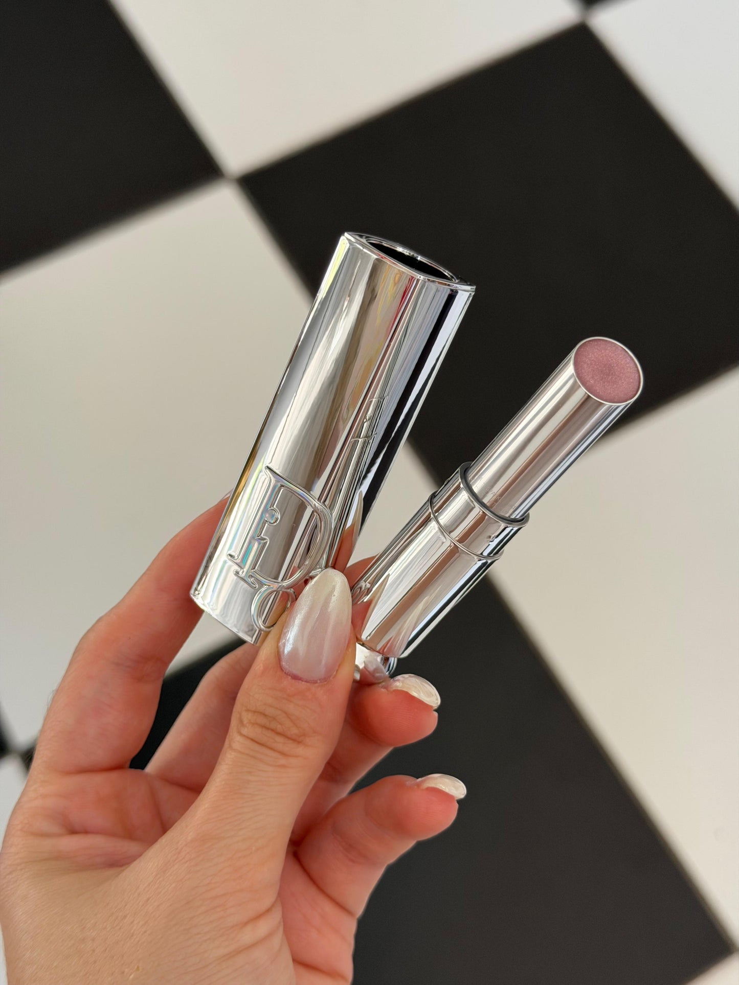 DIOR Addict Glass Lipstick (194)
Ultra-Shine and Hydrating Lip Gloss Stick