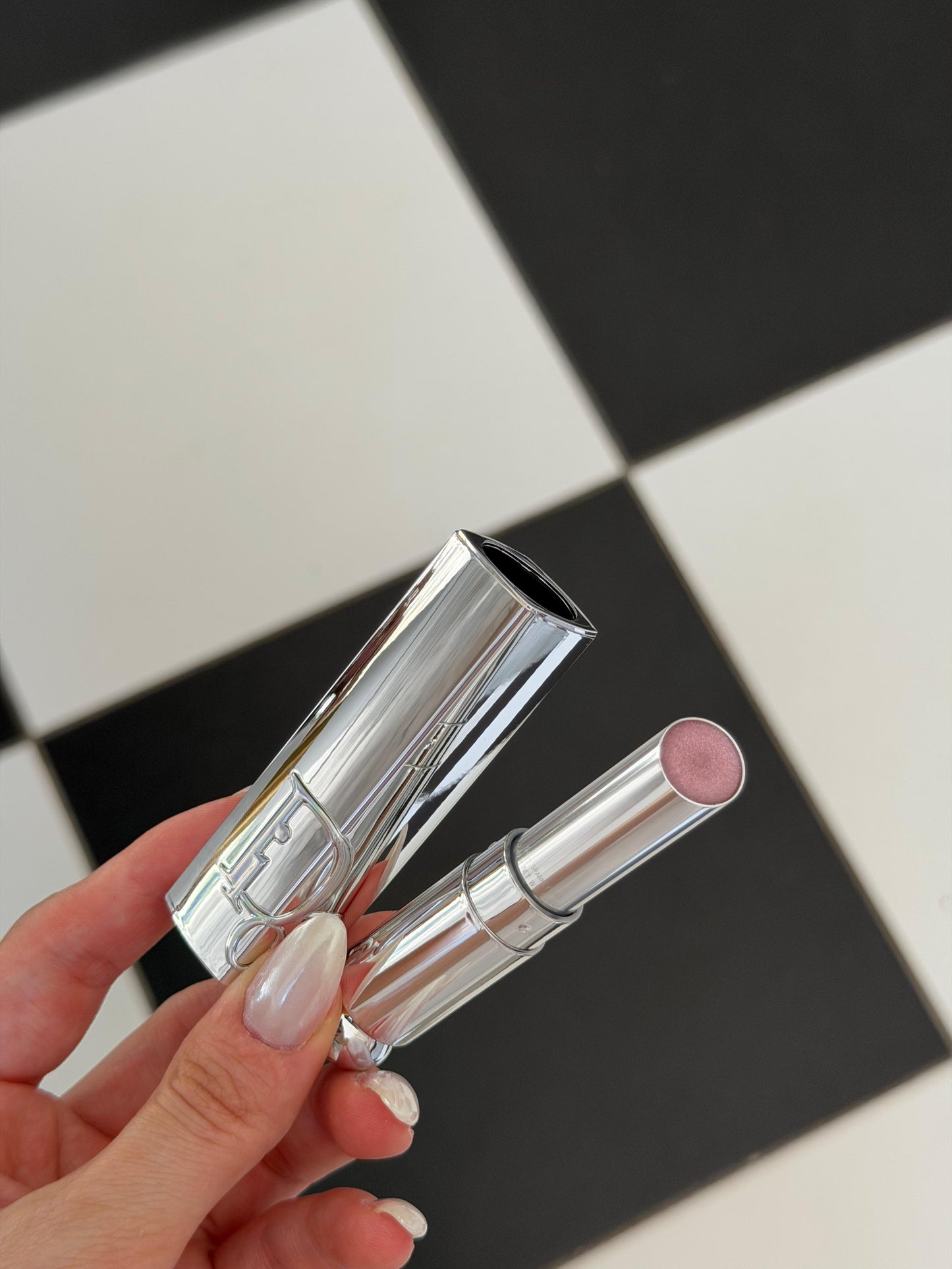 DIOR Addict Glass Lipstick (194)
Ultra-Shine and Hydrating Lip Gloss Stick