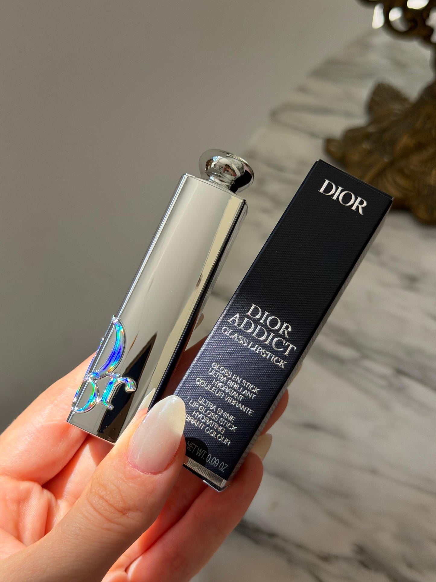 DIOR Addict Glass Lipstick (194)
Ultra-Shine and Hydrating Lip Gloss Stick