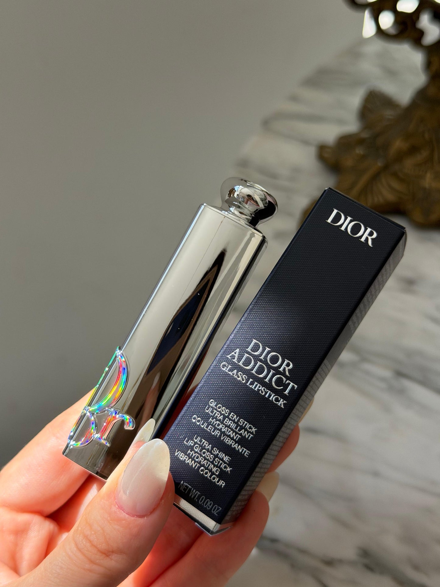 DIOR Addict Glass Lipstick (194)
Ultra-Shine and Hydrating Lip Gloss Stick