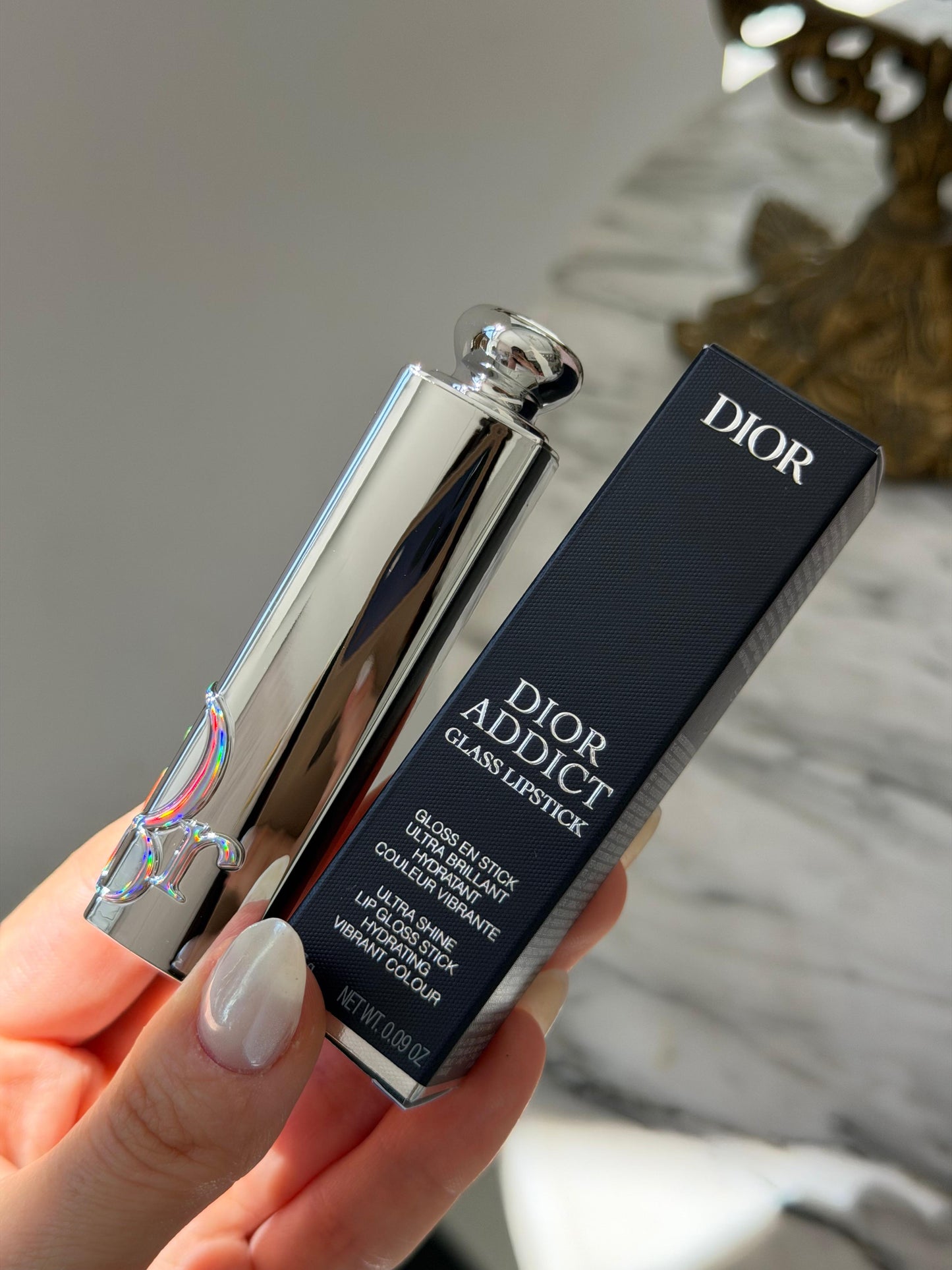 DIOR Addict Glass Lipstick (194)
Ultra-Shine and Hydrating Lip Gloss Stick