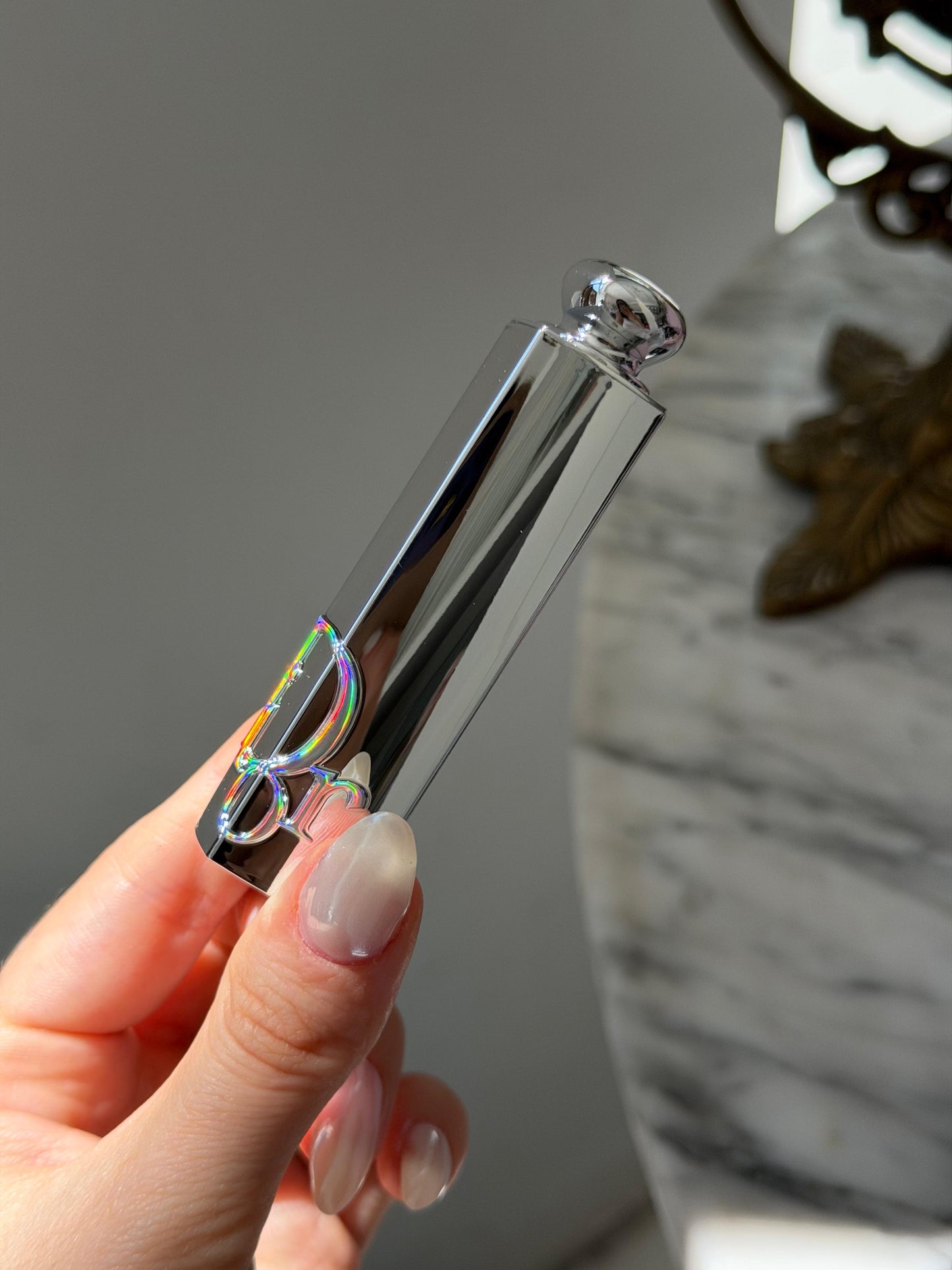 DIOR Addict Glass Lipstick (194)
Ultra-Shine and Hydrating Lip Gloss Stick