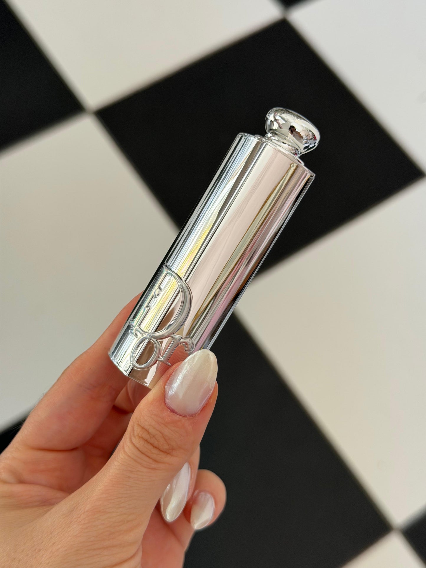 DIOR Addict Glass Lipstick (194)
Ultra-Shine and Hydrating Lip Gloss Stick