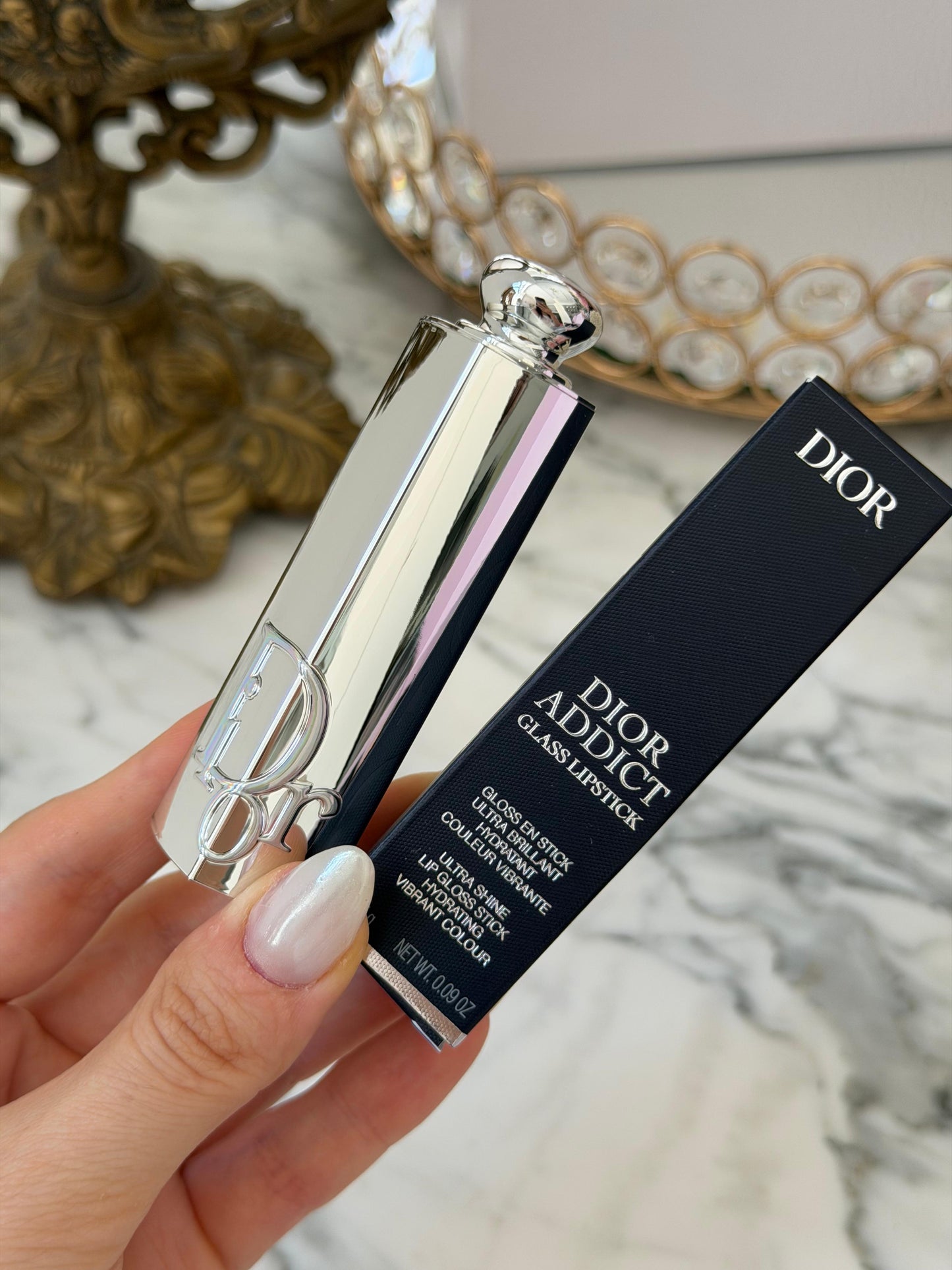 DIOR Addict Glass Lipstick (194)
Ultra-Shine and Hydrating Lip Gloss Stick