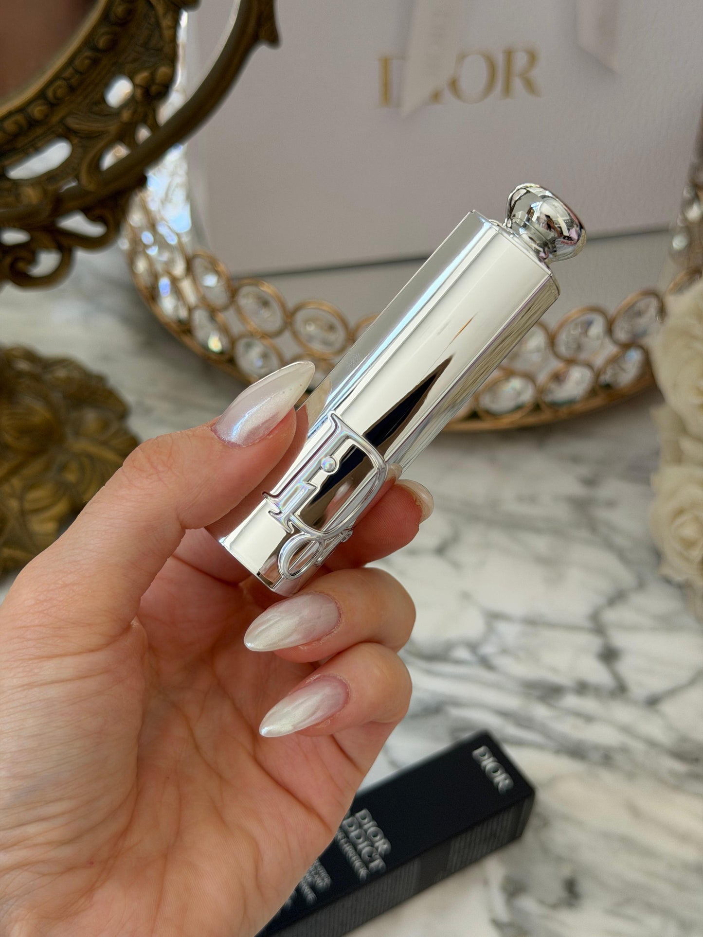 DIOR Addict Glass Lipstick (194)
Ultra-Shine and Hydrating Lip Gloss Stick