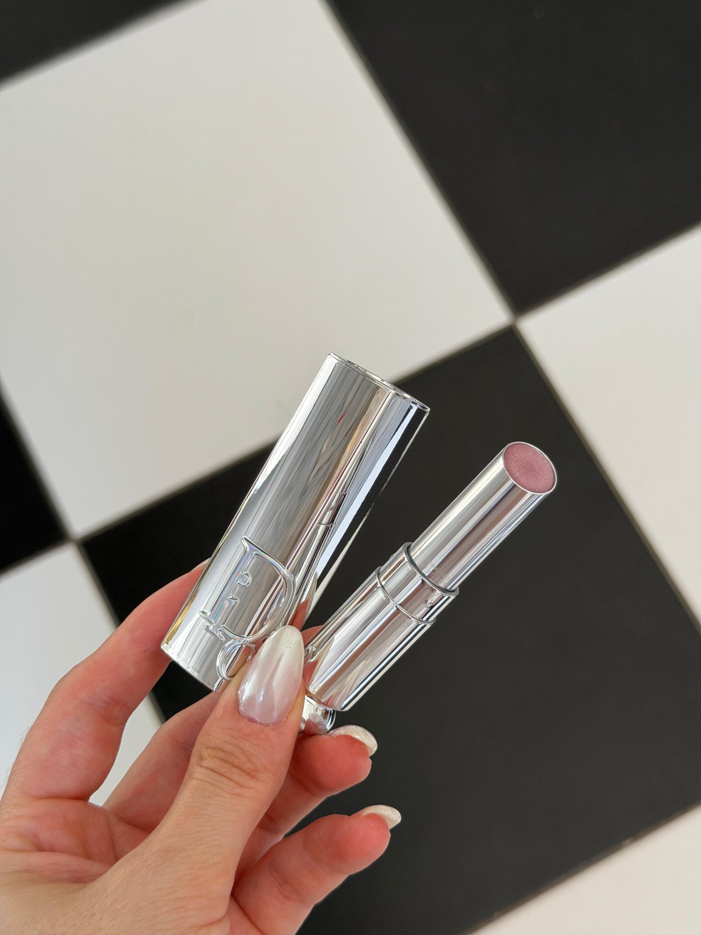 DIOR Addict Glass Lipstick (194)
Ultra-Shine and Hydrating Lip Gloss Stick