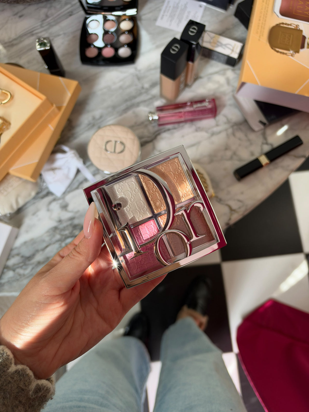 DIOR Backstage Glow Face Palette
Multi-Use Illuminating Makeup Palette - Highlight and Blush (001)