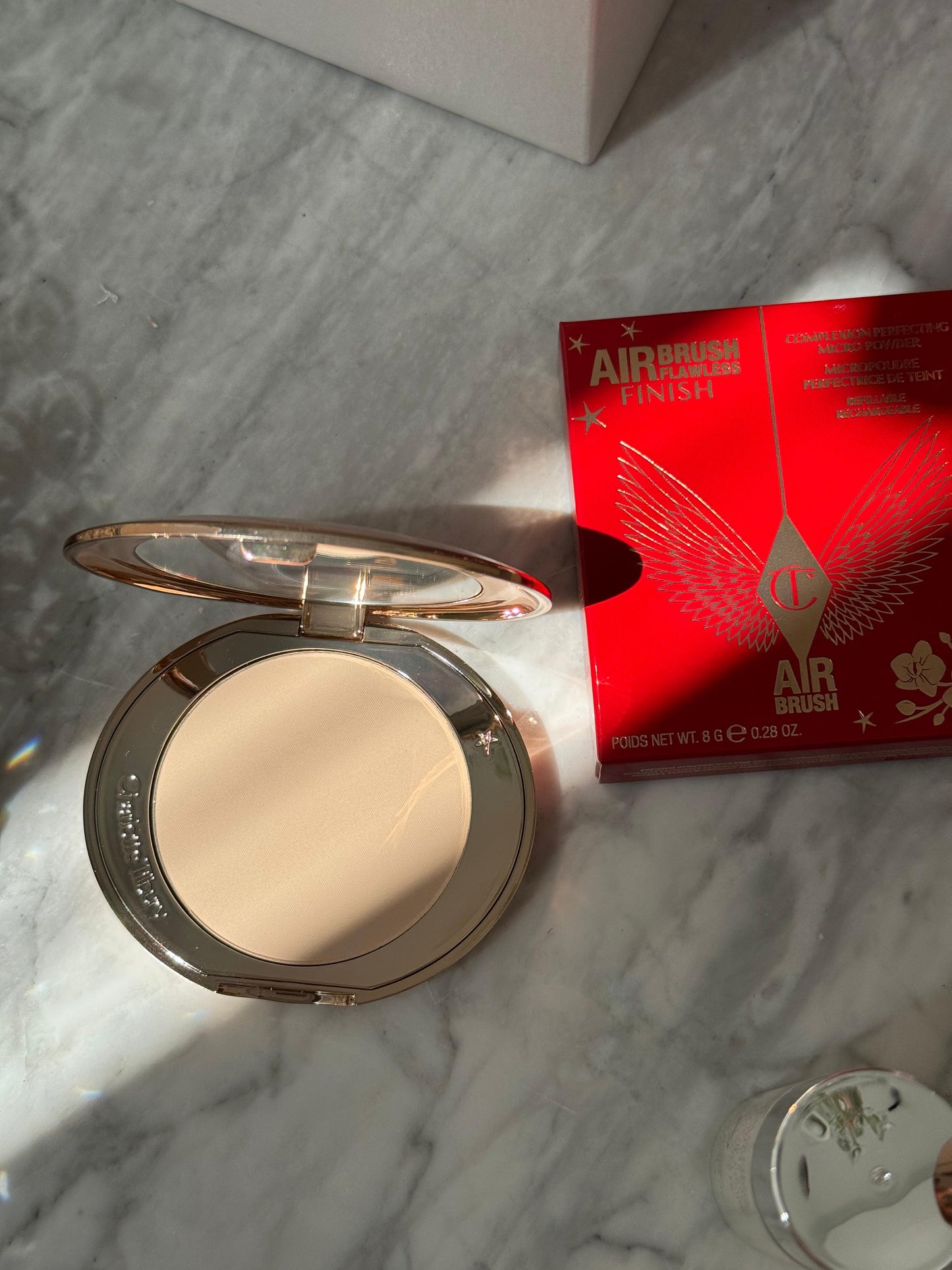 CHARLOTTE TILBURY Airbrush Flawless Finish (1)
Complexion Perfecting Micro Powder